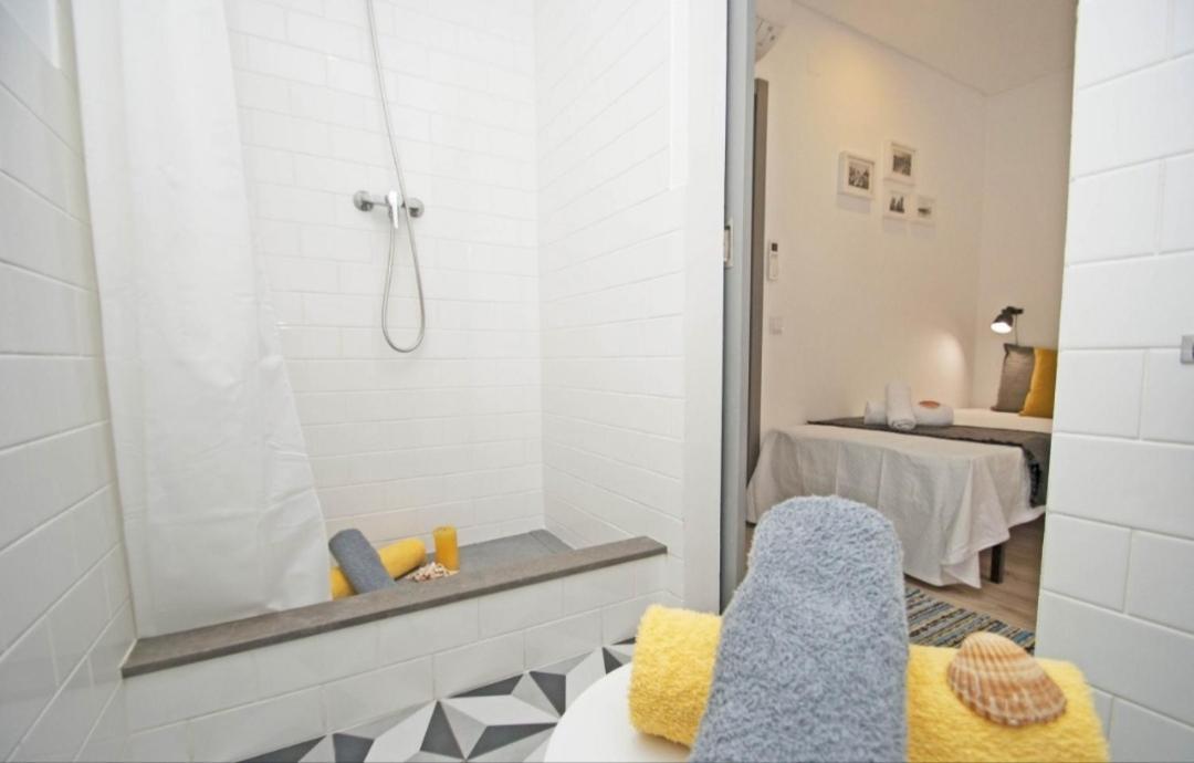 Double or Twin Room with Private Bathroom photo 3