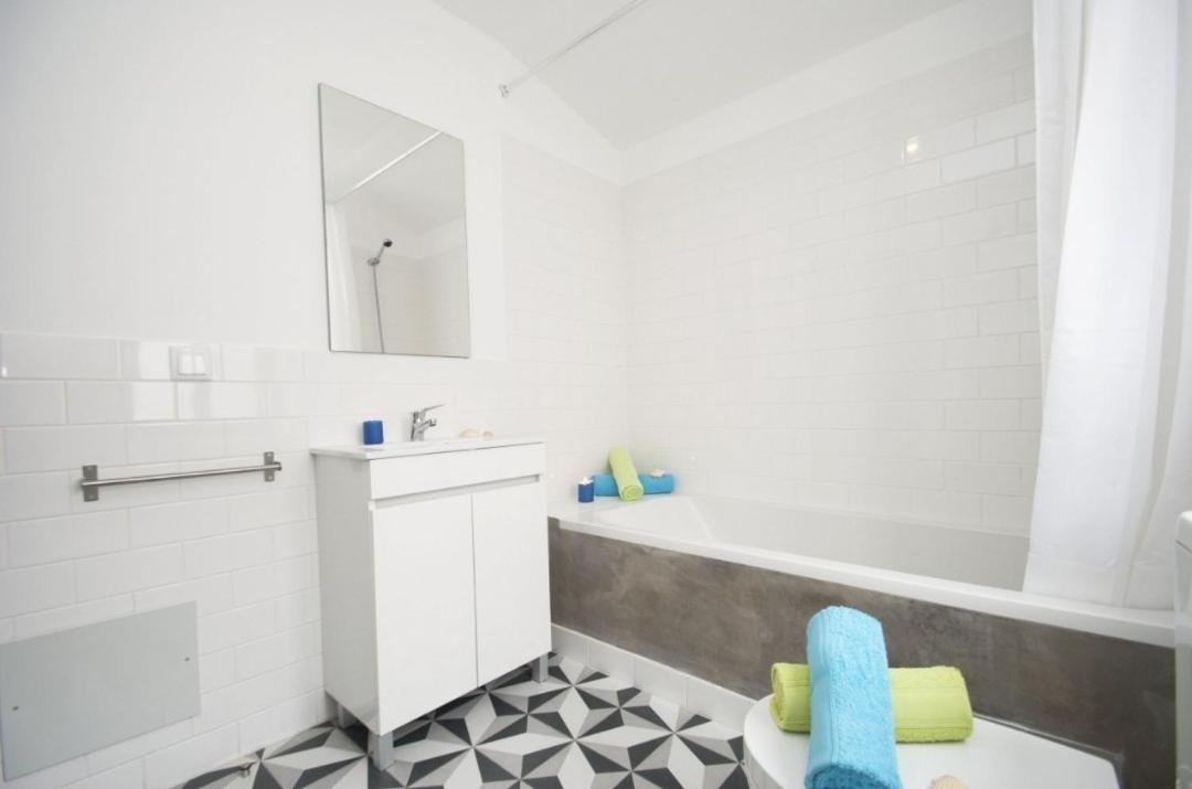 Triple Room with Private Bathroom photo 3