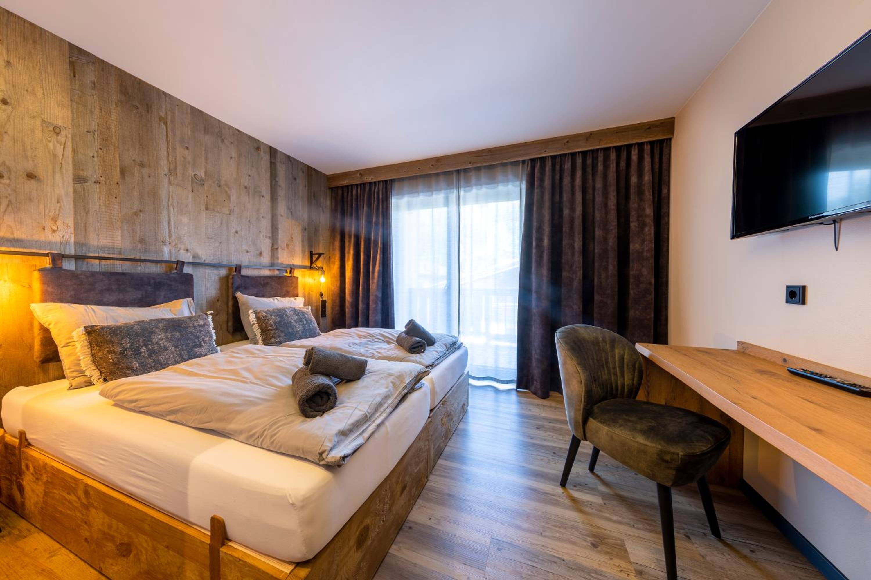 Double Room with Balcony - Photo 4