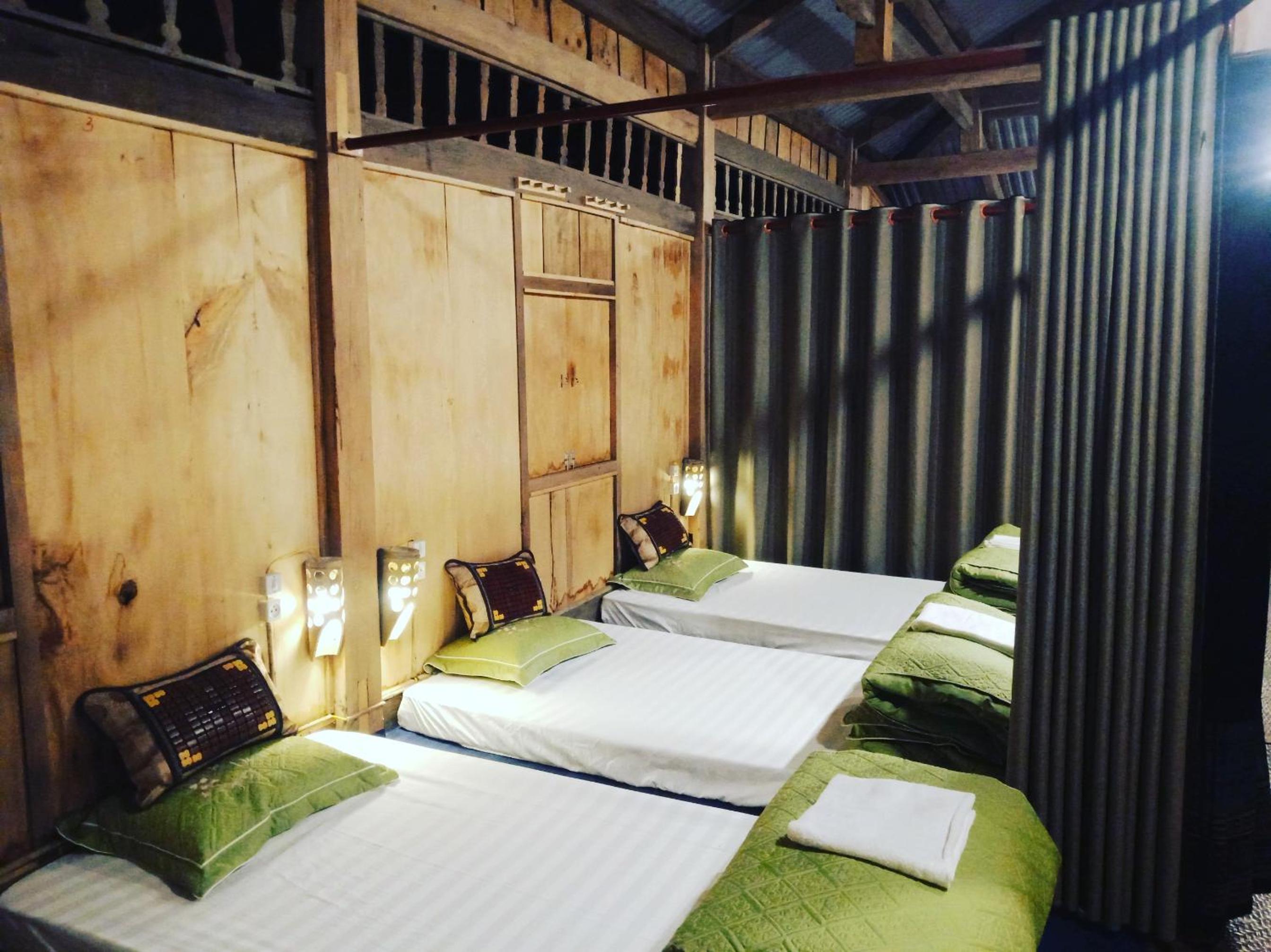 Single Bed in Mixed Dormitory Room