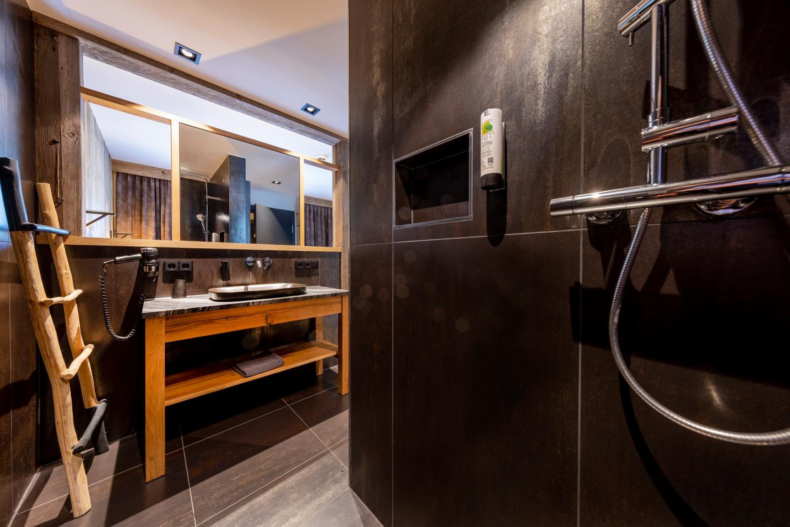 Double Room with Balcony - Photo 5
