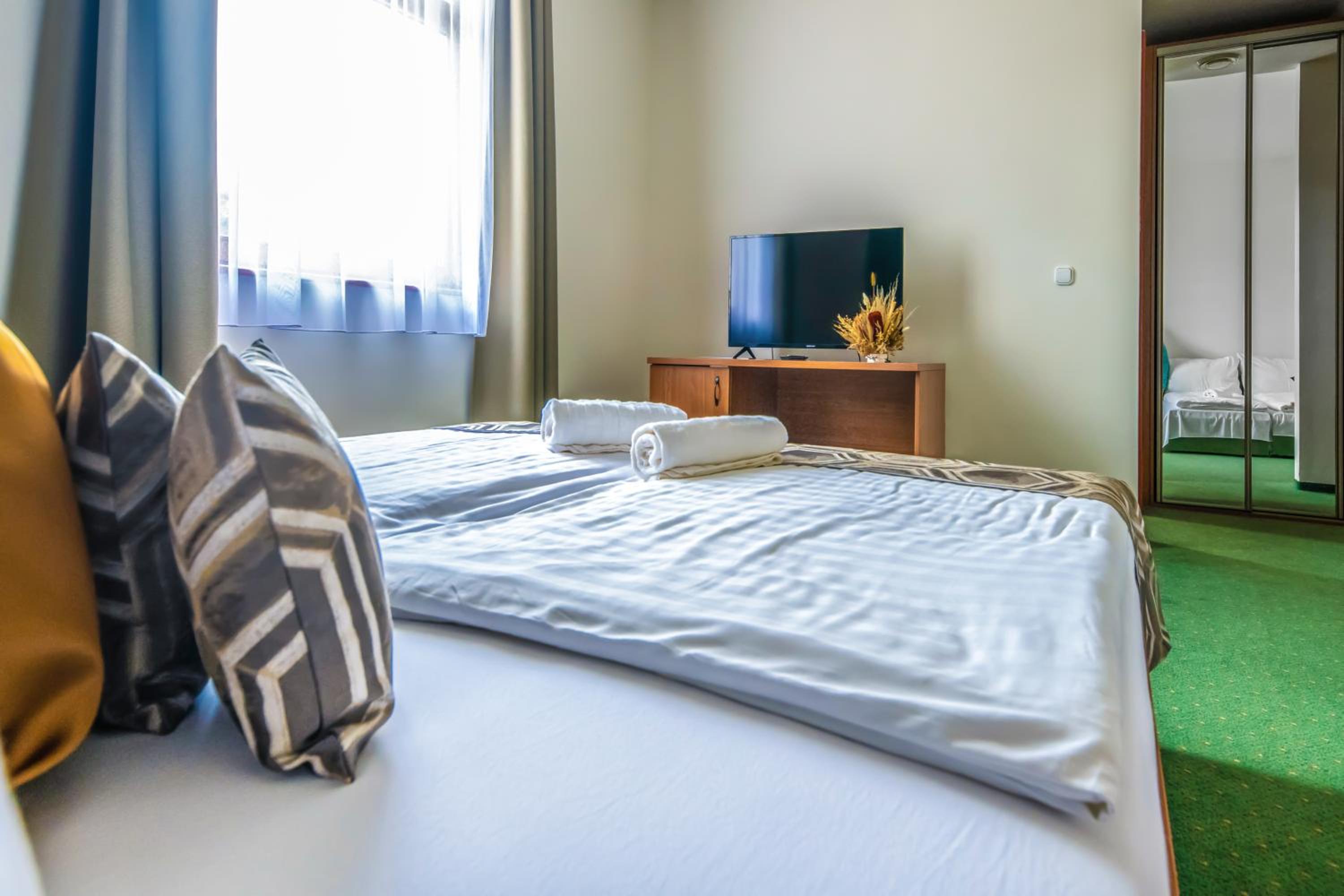 Double Room with Lake View - Photo 1