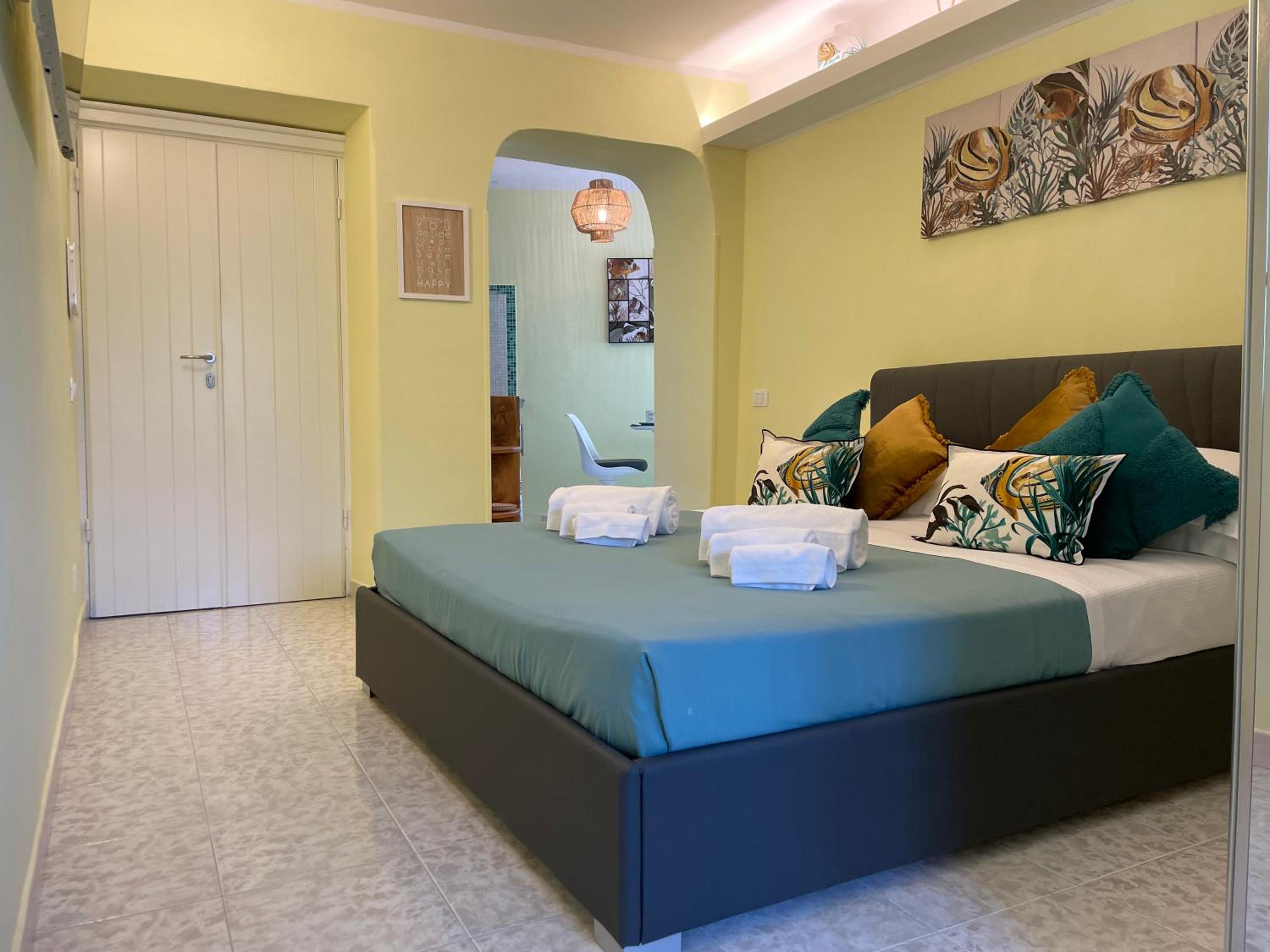 Queen Room with Sea View - Photo 7