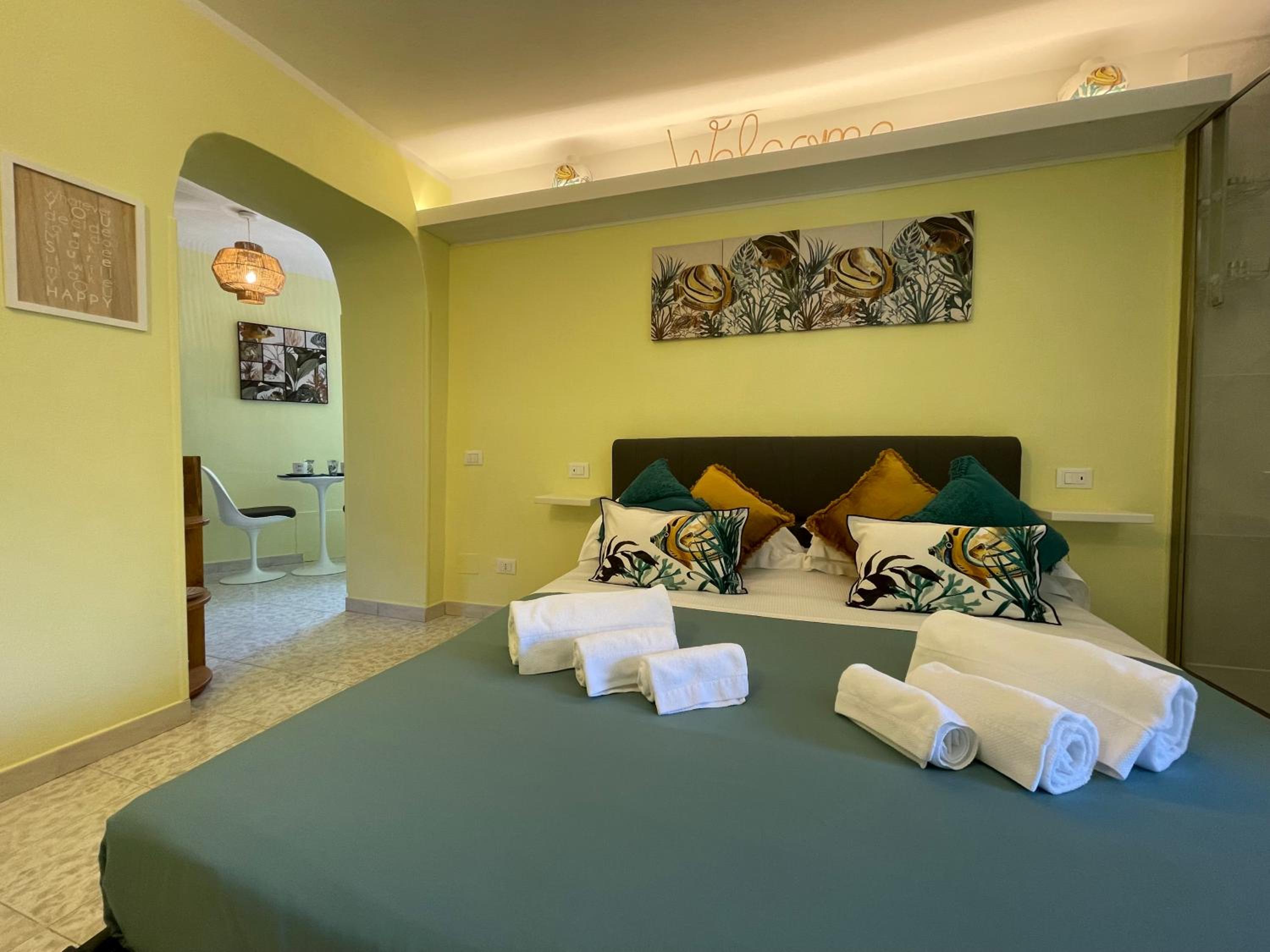 Queen Room with Sea View - Photo 9
