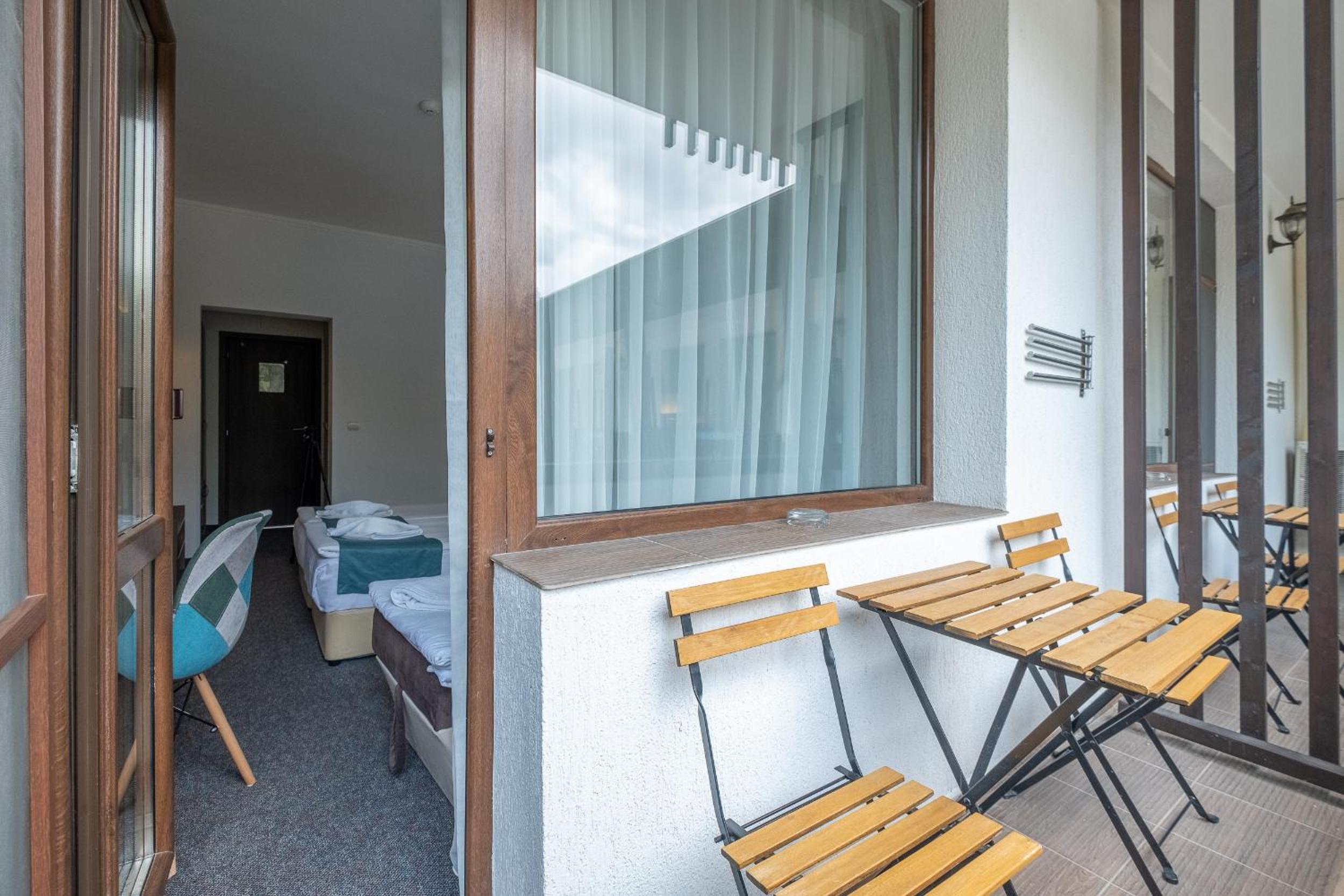 Twin Room with Balcony (2 Adults + 1 Child) - Free Relax Zone - Photo 5