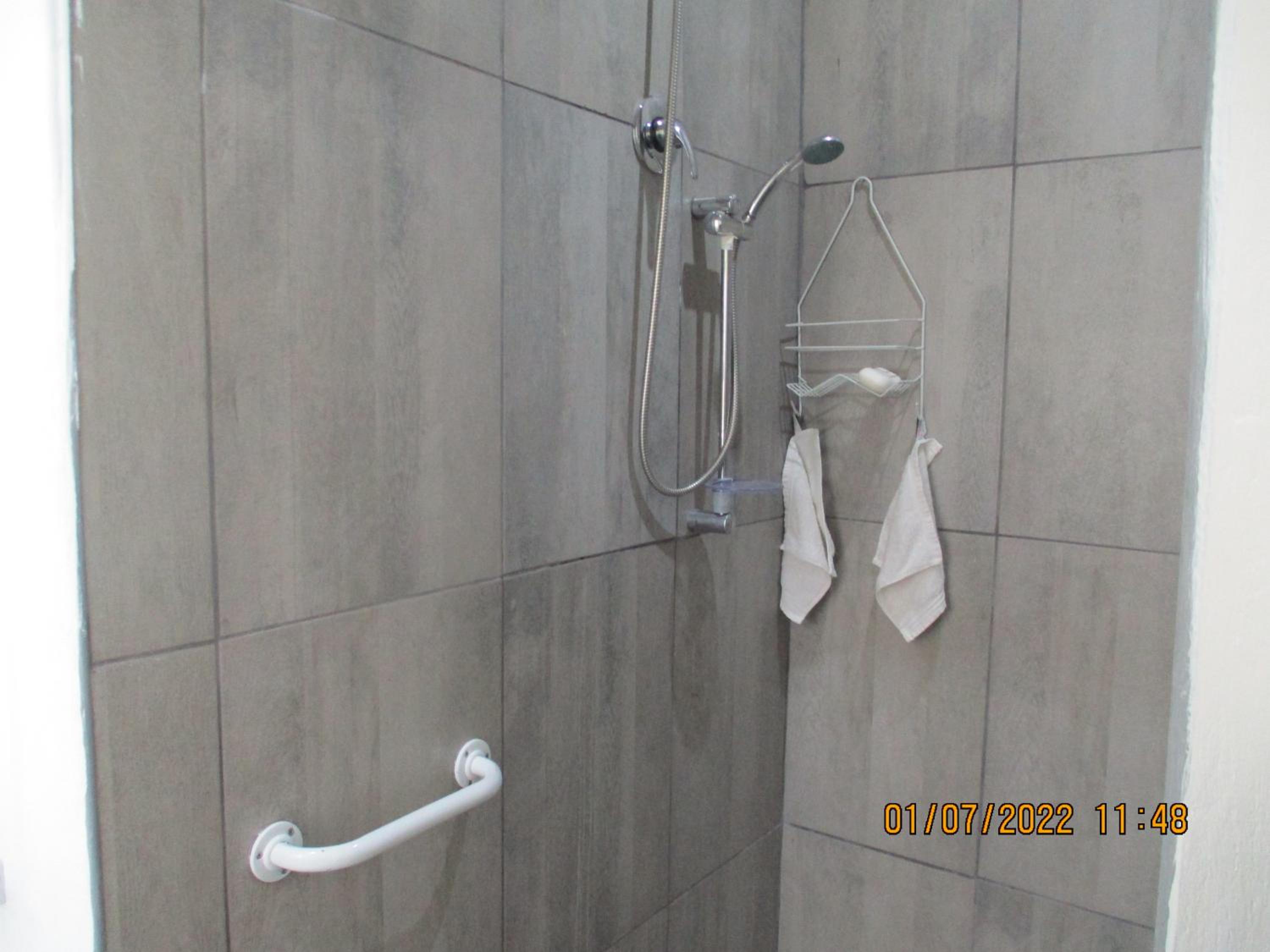 One-Bedroom Apartment - Photo 9