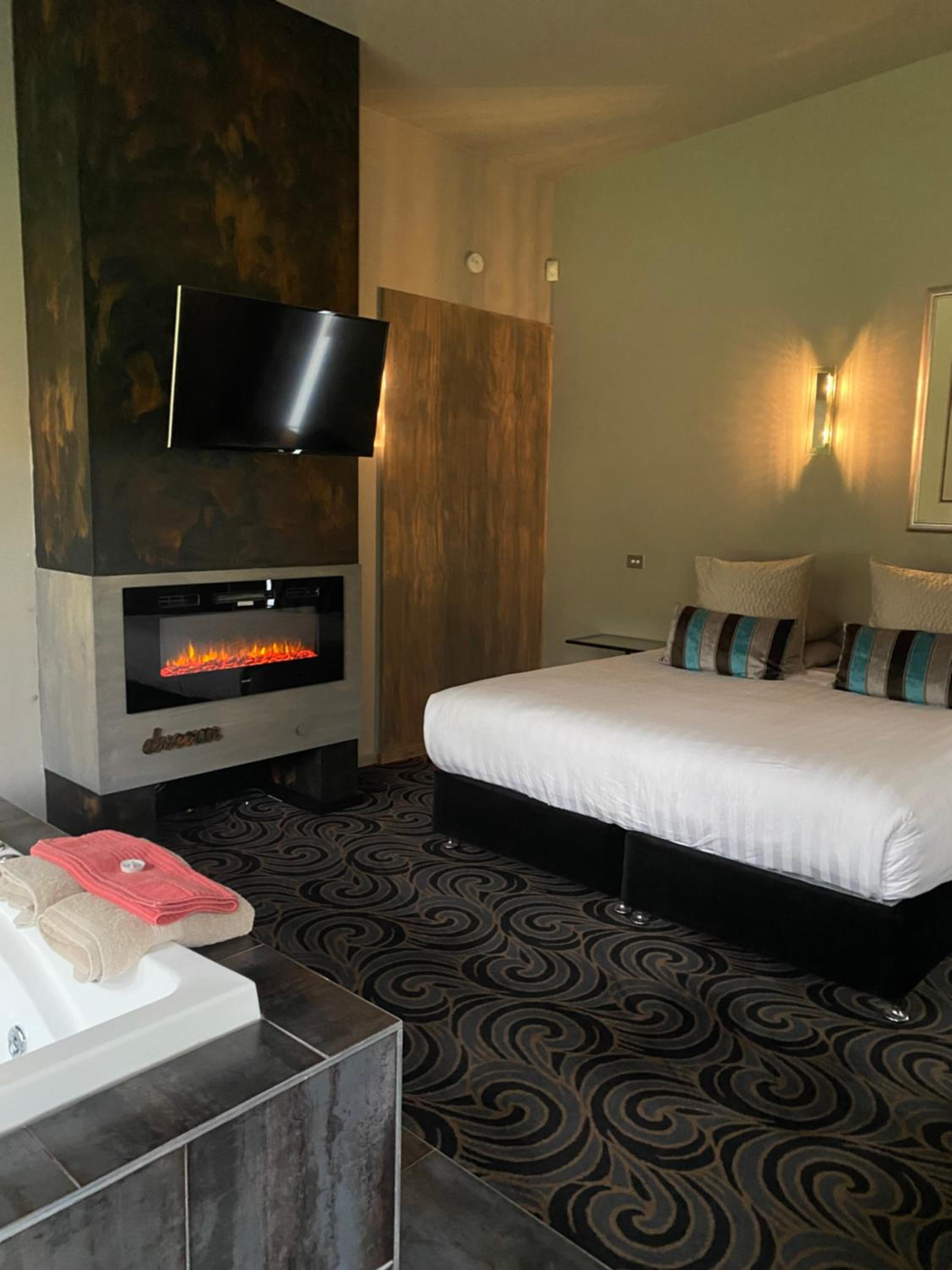 King Suite with Spa Bath