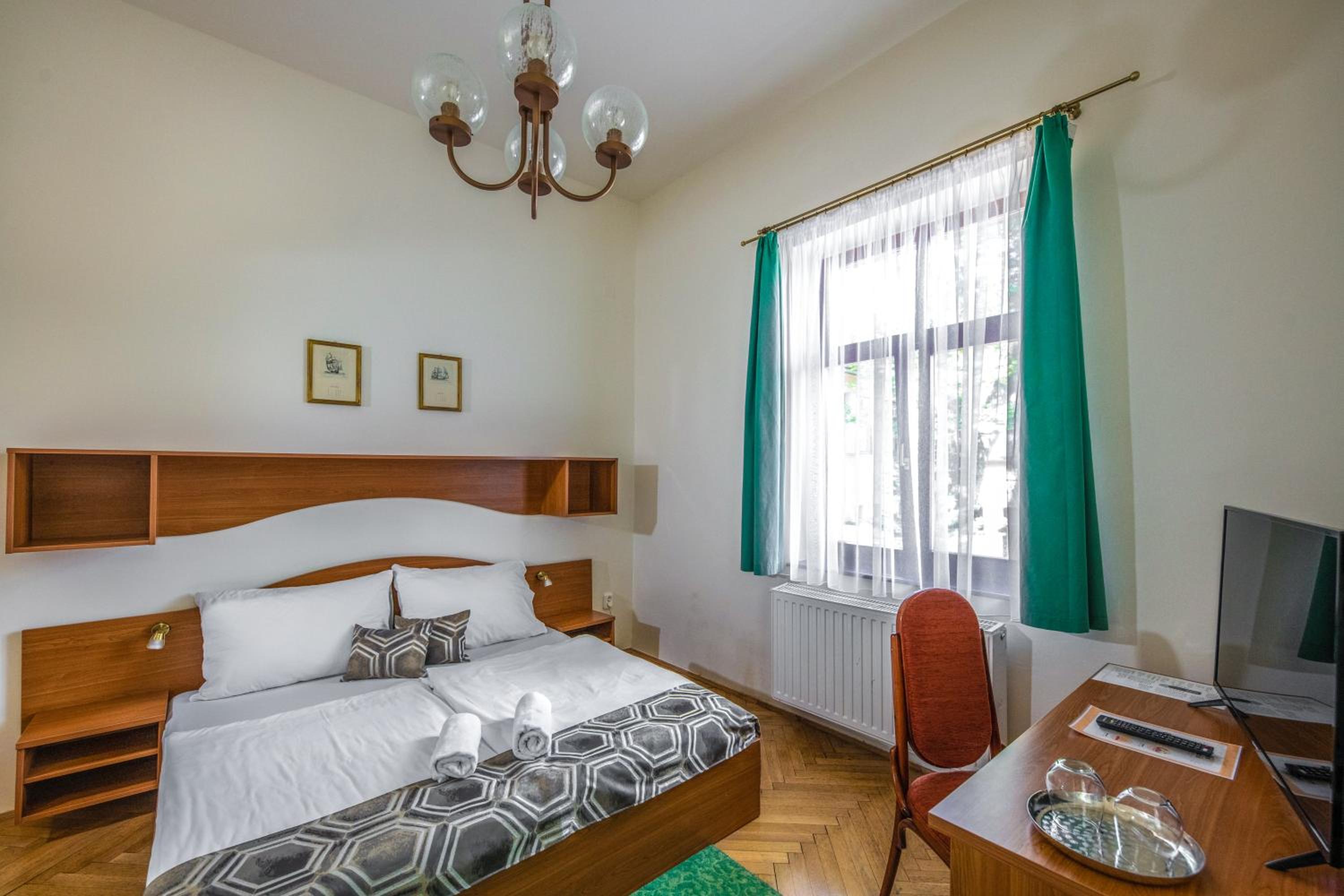 Double Room - Photo 1