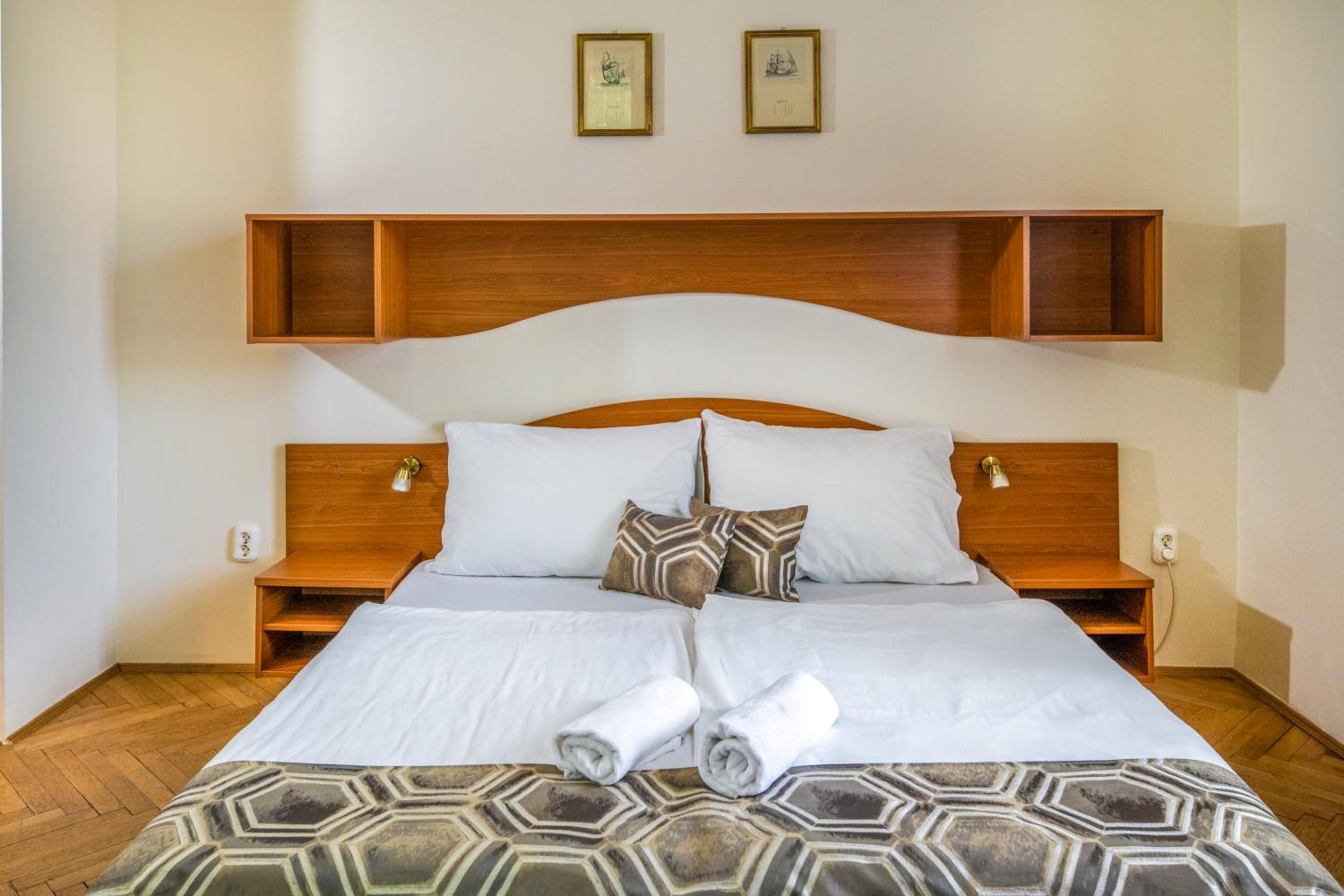 Double Room - Photo 3