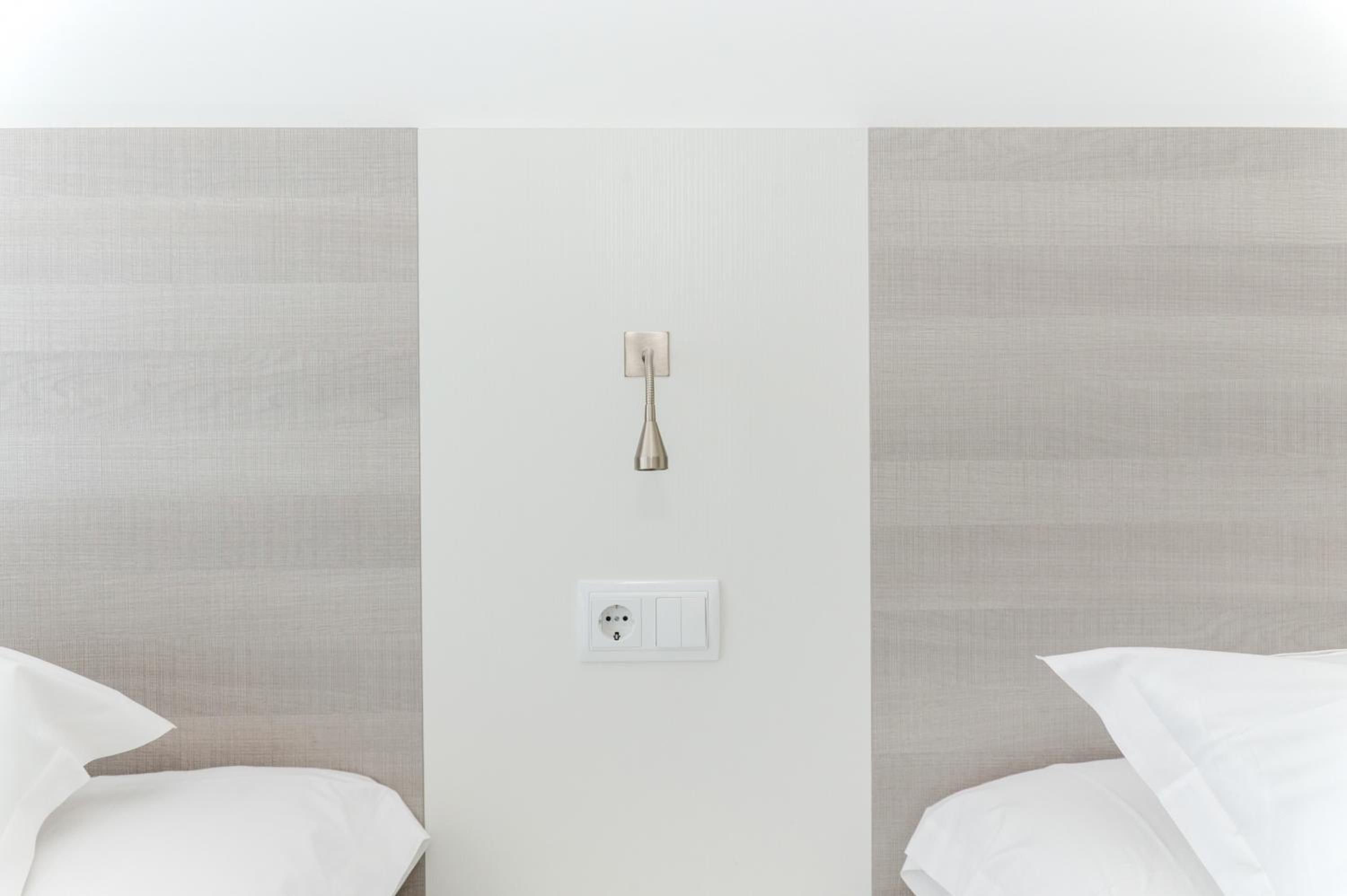Triple Room with Pool View (2 Adults + 1 Child)	 - Photo 4