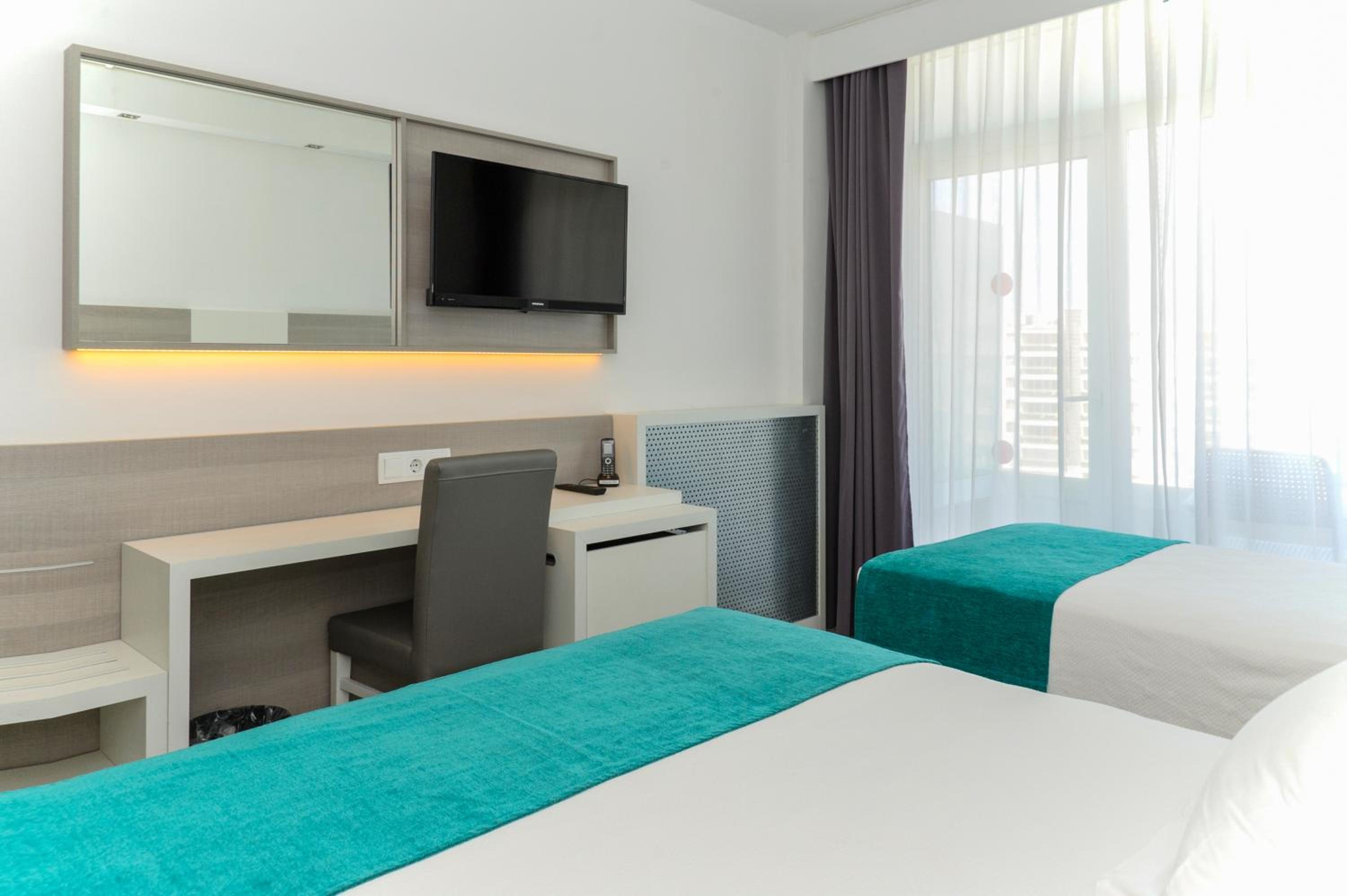 Double or Twin Room (1 Adult and 1 Child) - Photo 7