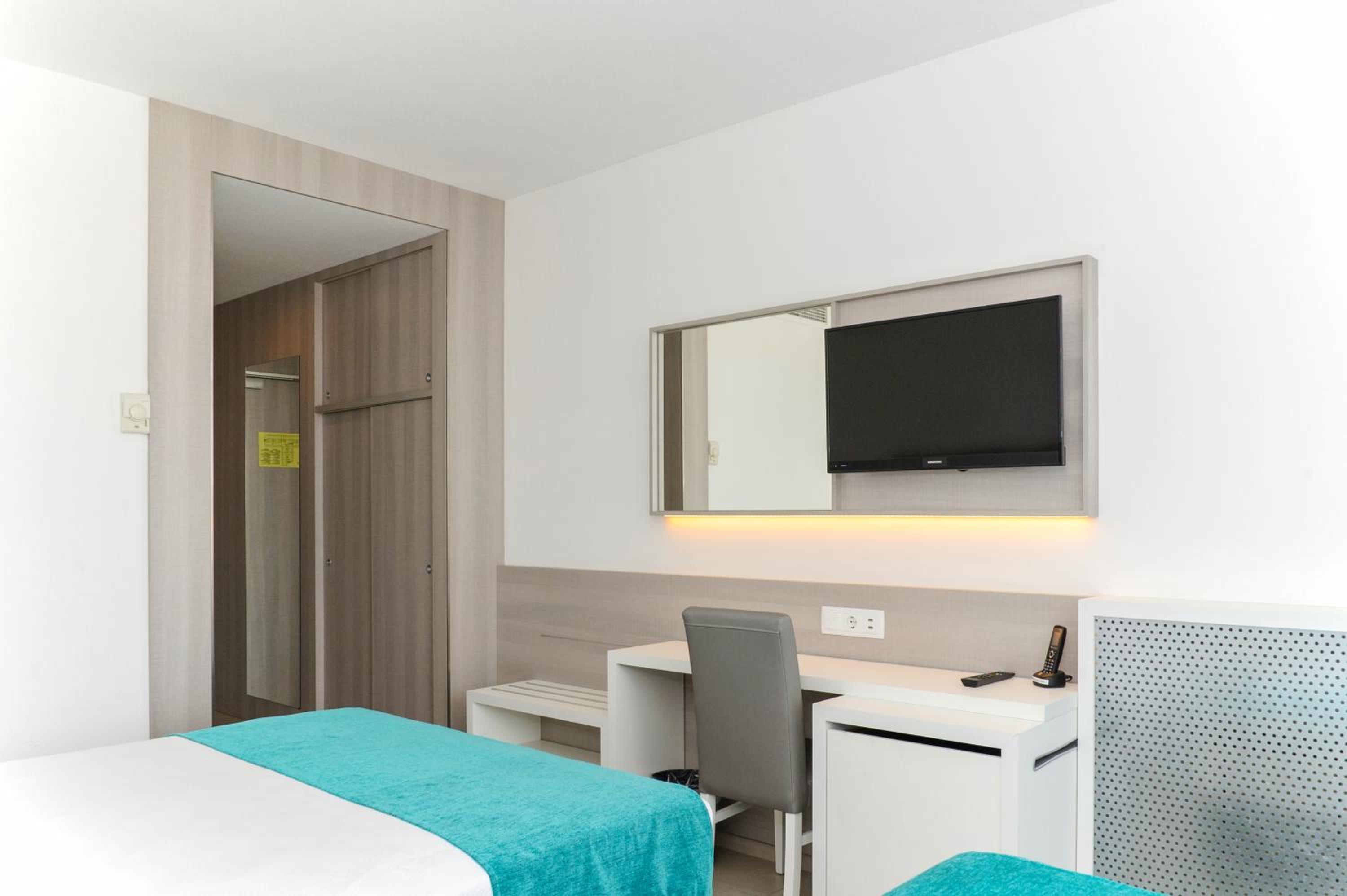 Double or Twin Room (1 Adult and 1 Child) - Photo 3