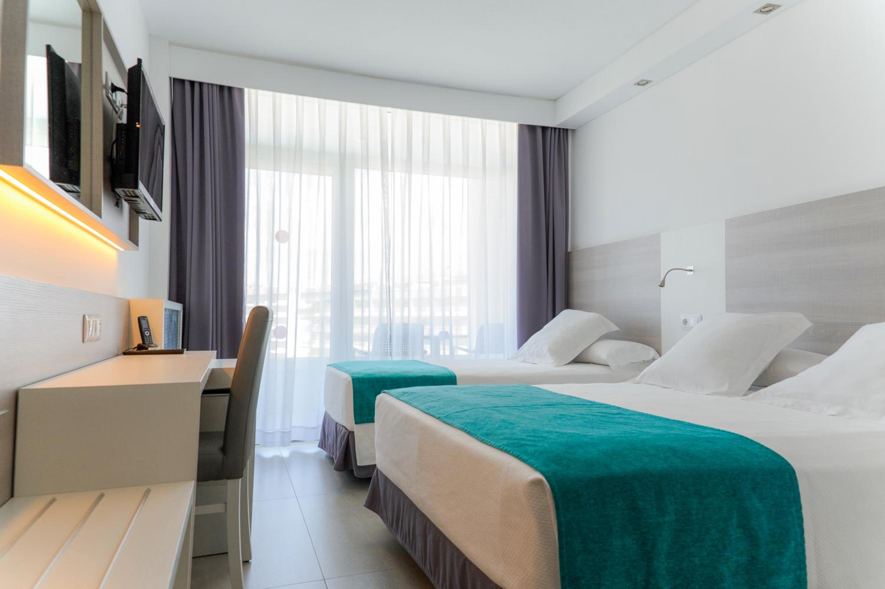 Triple Room with Pool View (2 Adults + 1 Child)	 - Photo 1