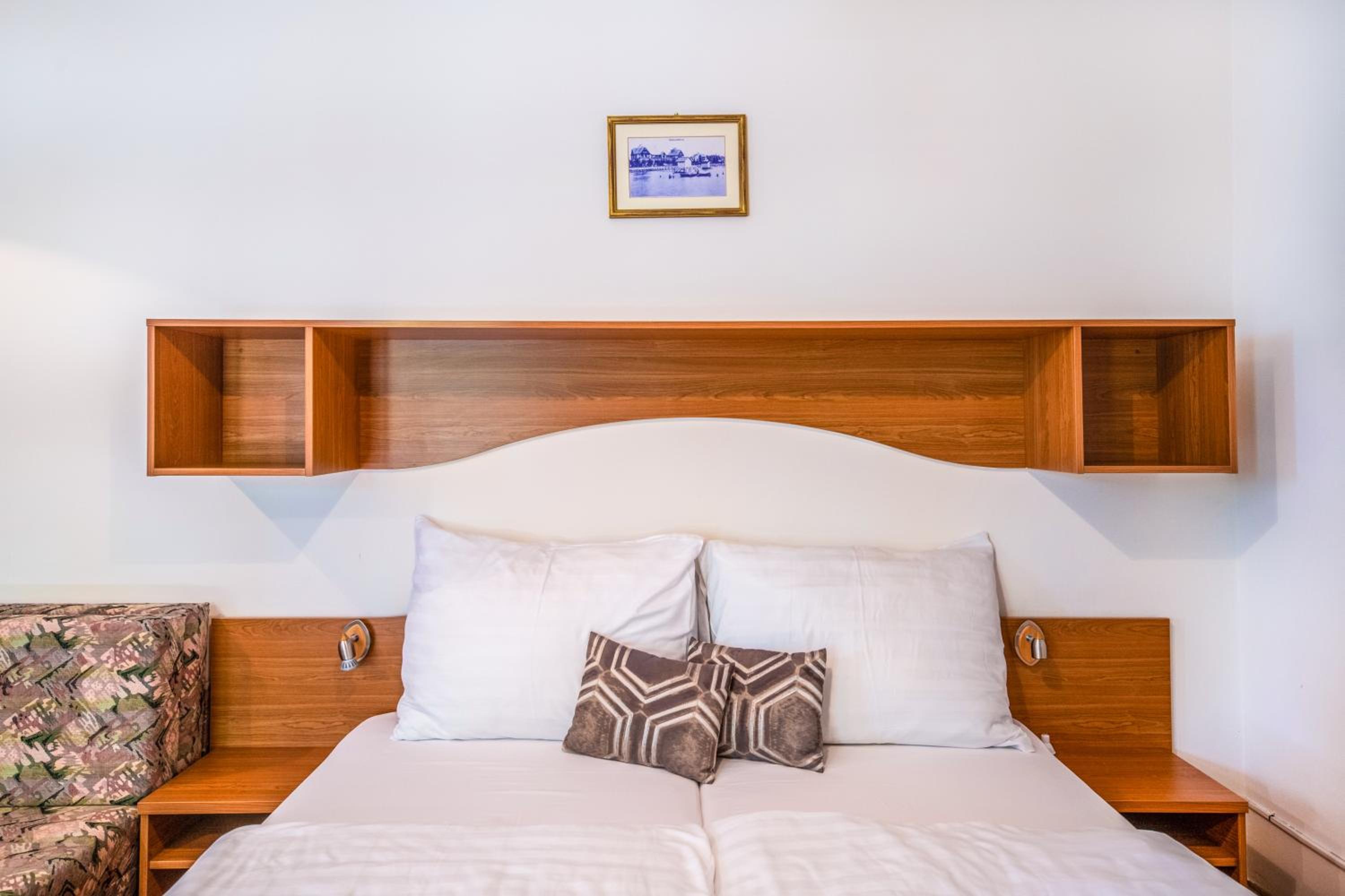 Double Room with Balcony - Photo 4