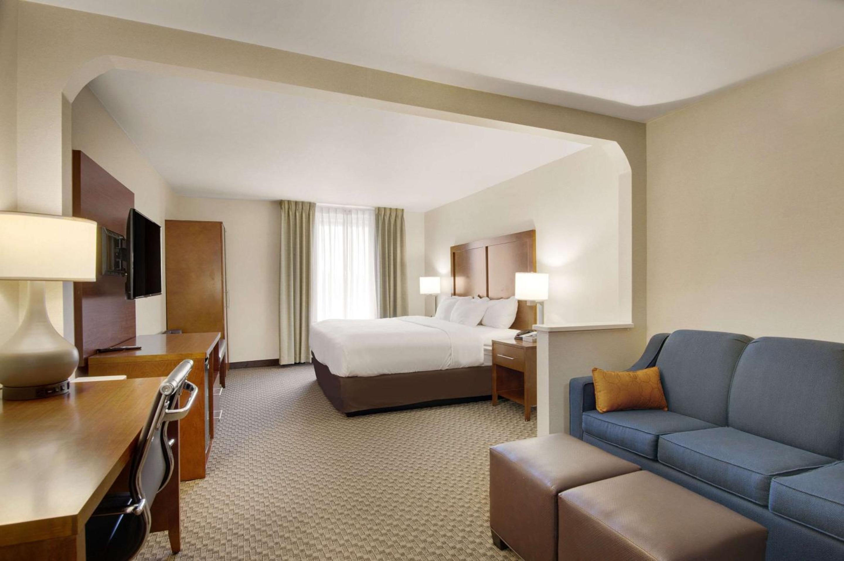 King Room - Non-Smoking - Photo 6