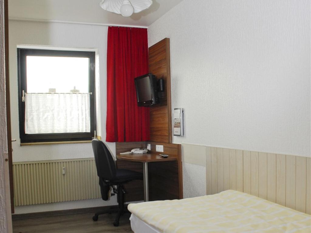 Standard Single Room with Shower photo 2