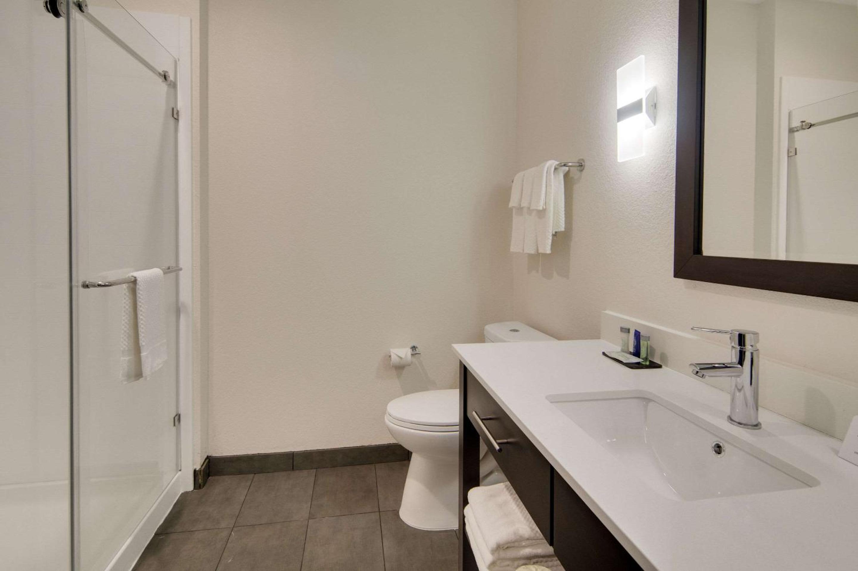 King Room - Non Smoking - Photo 2