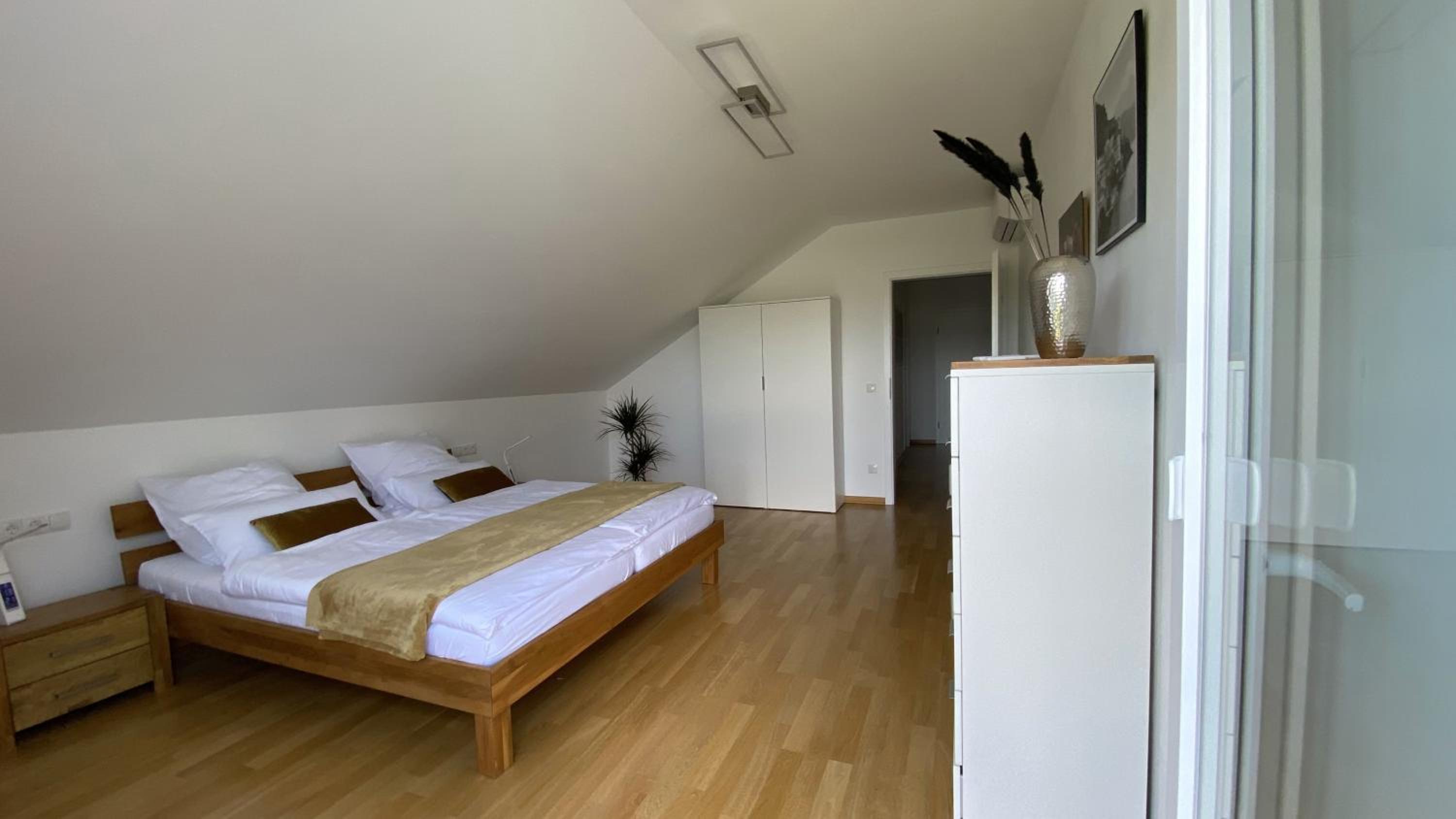 One-Bedroom Apartment - Photo 5