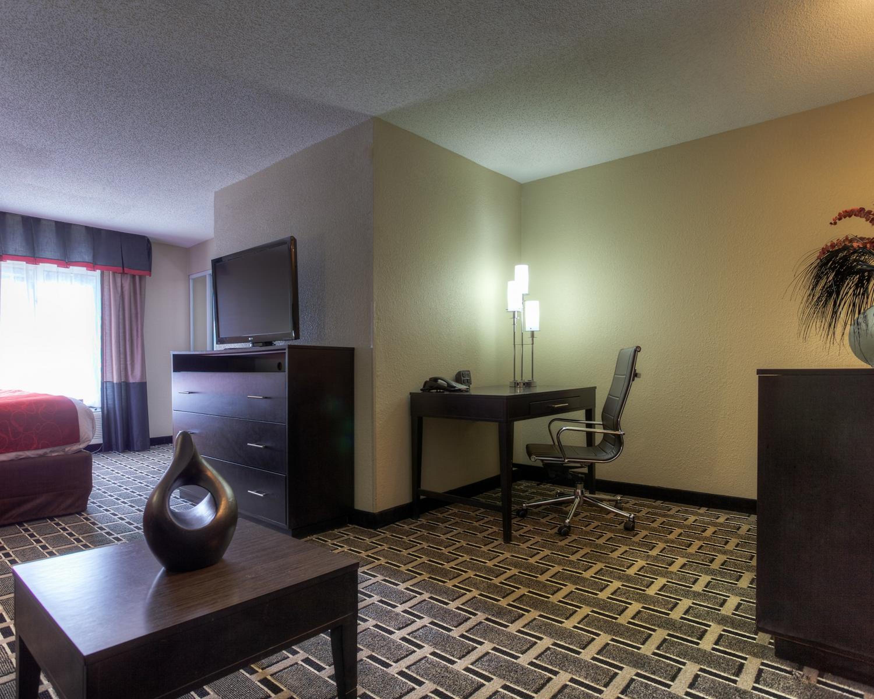 King Suite- Non-Smoking - Photo 4