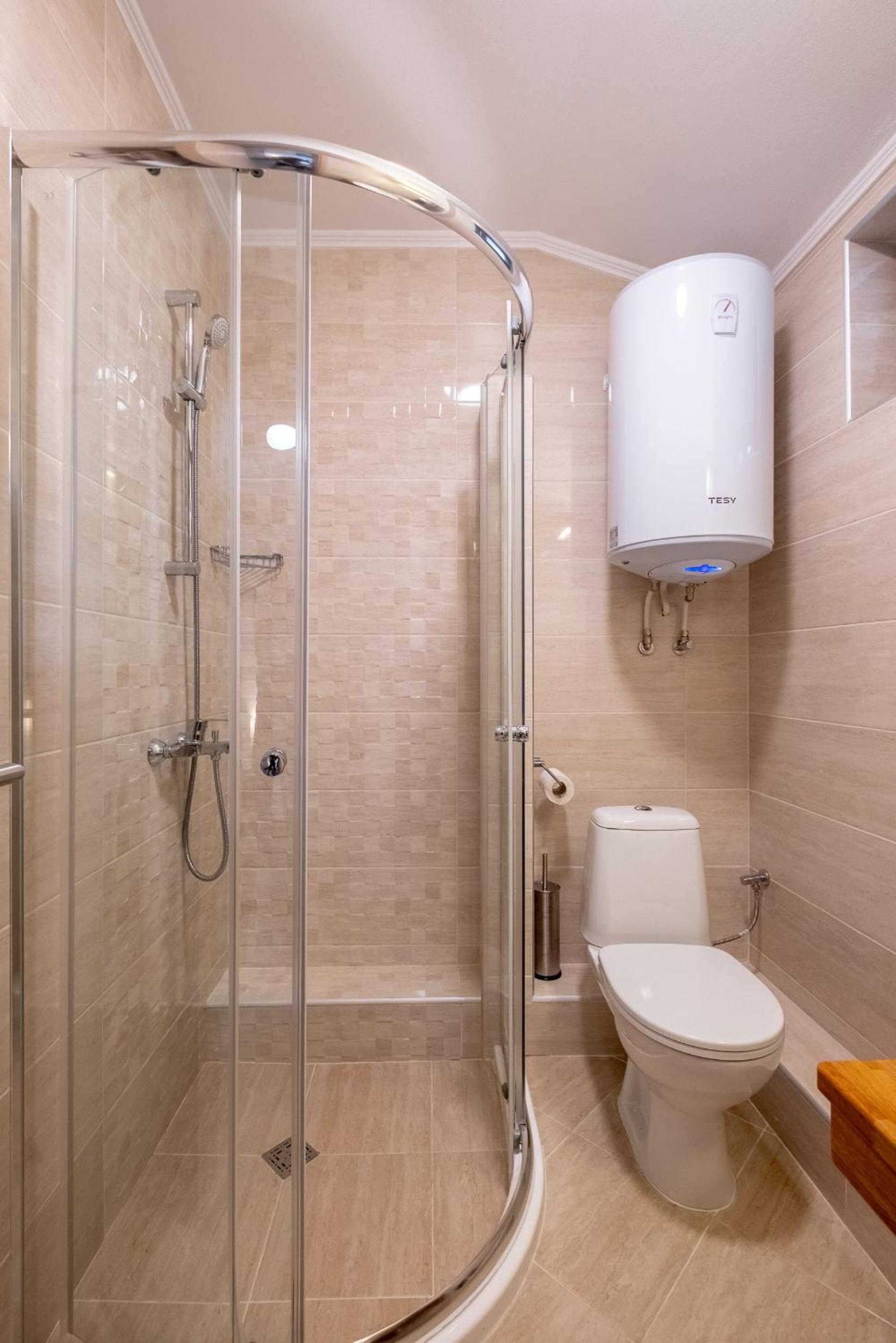 Double Room - Photo 12