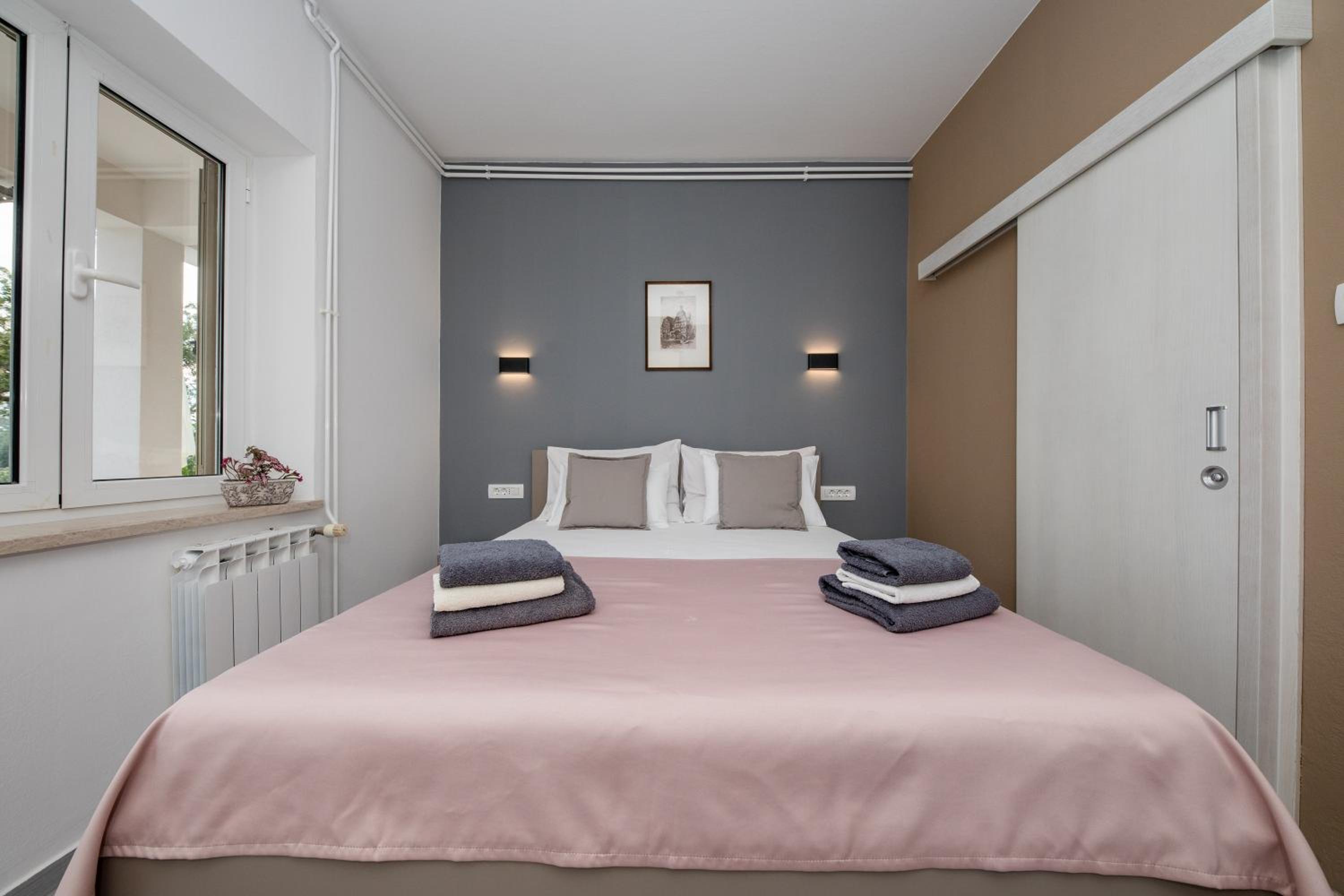 King Room with Balcony photo 1