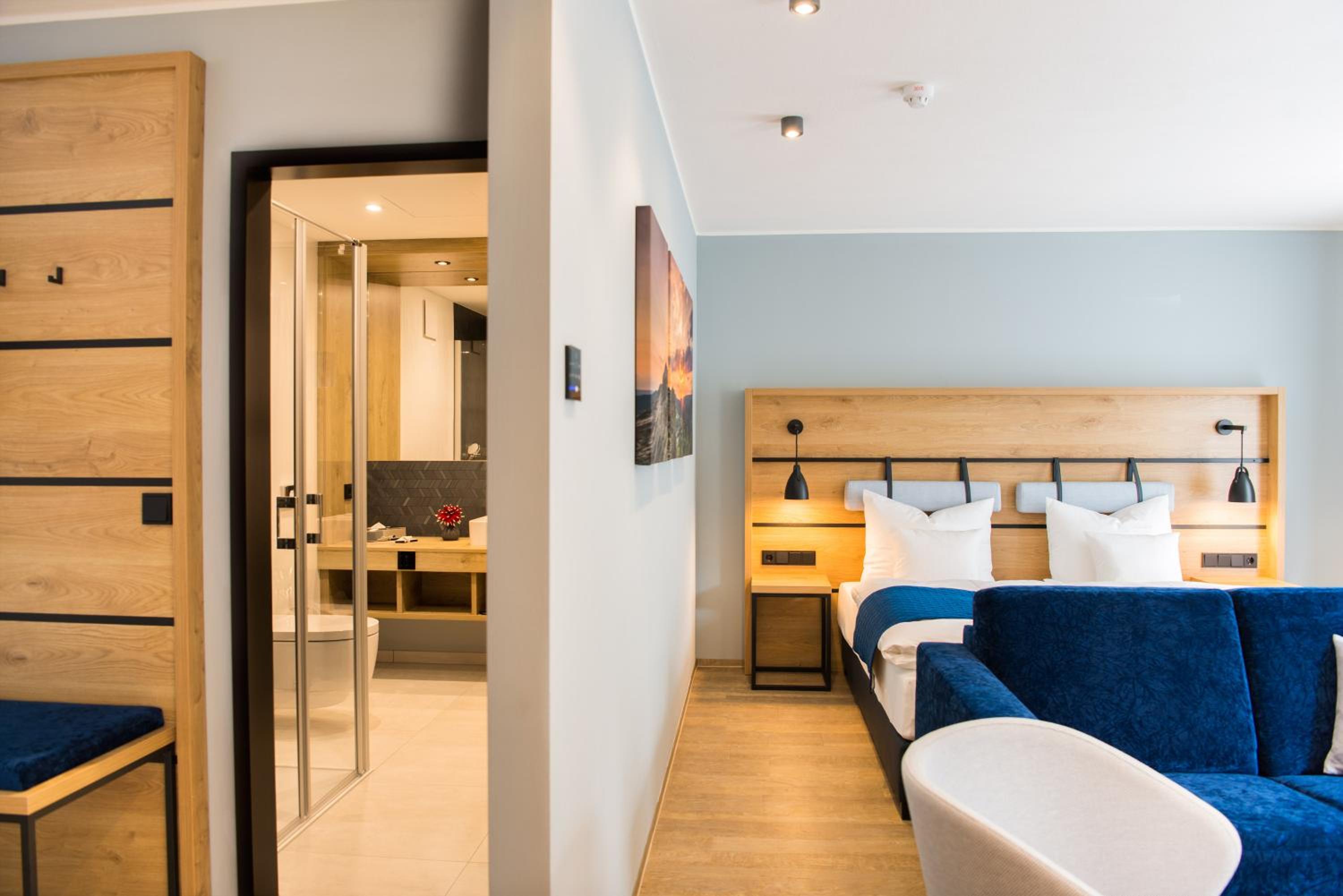 Large Double Room - Photo 1