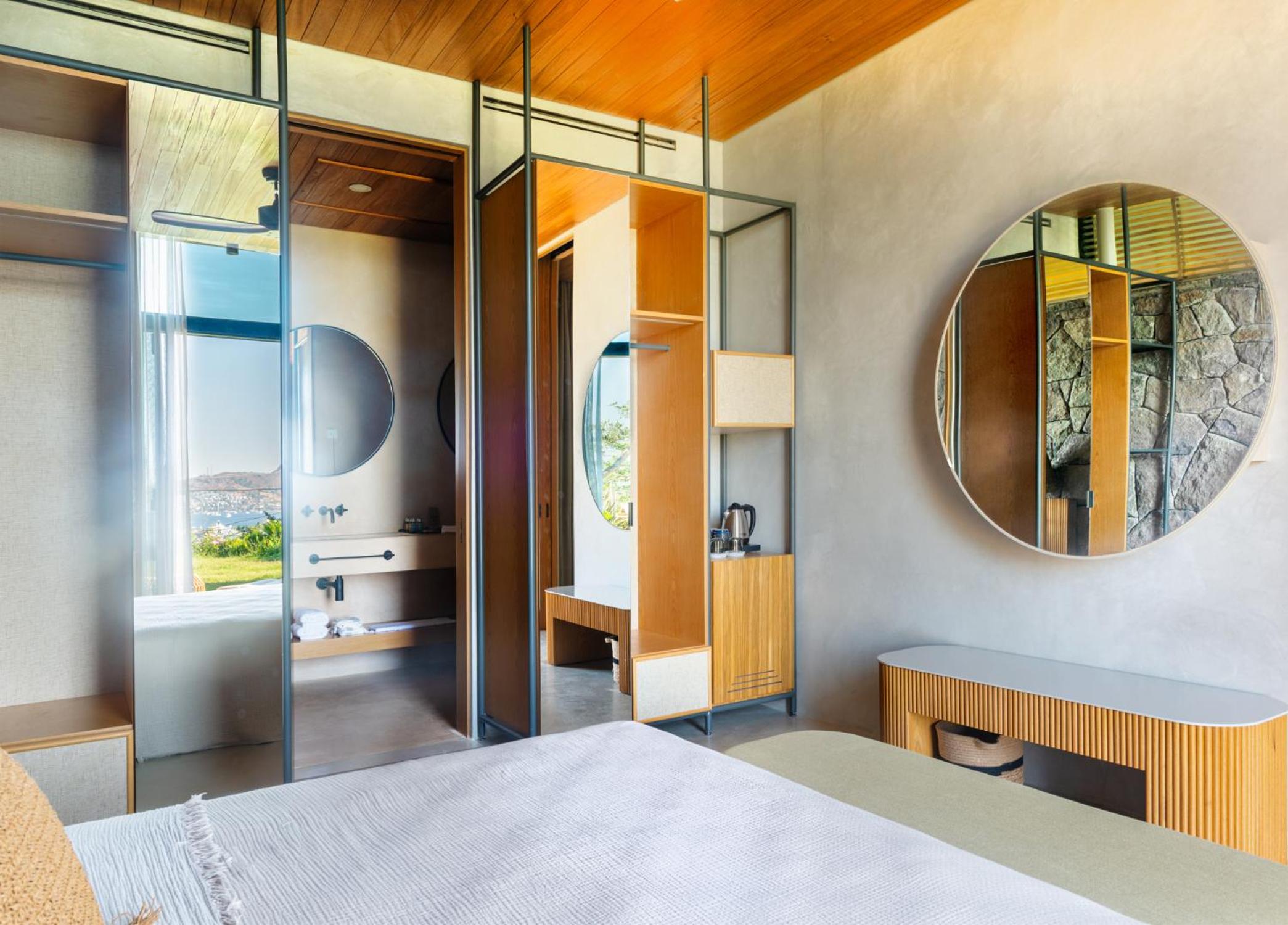 Deluxe Suite with Sea View