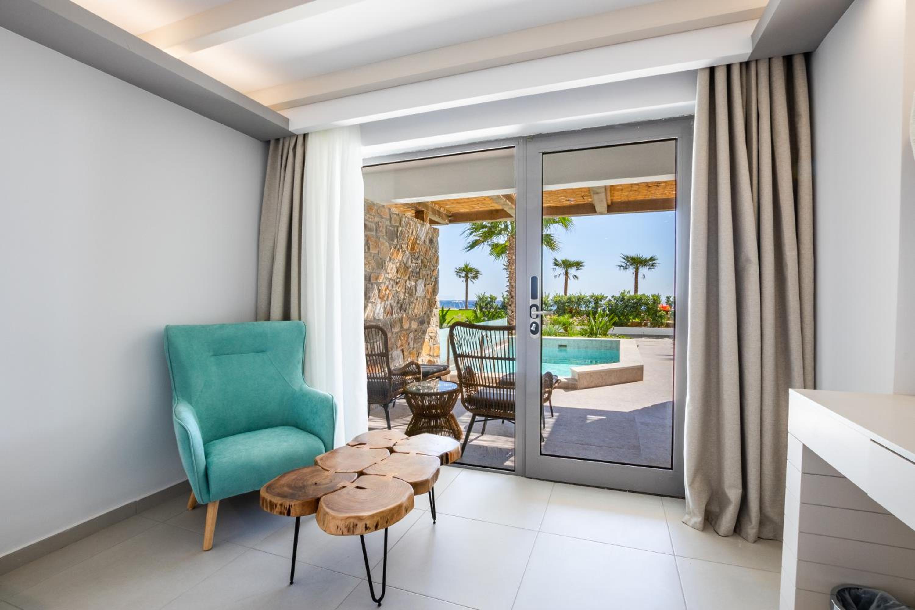 Suite - Split Level with Private Pool  photo 3