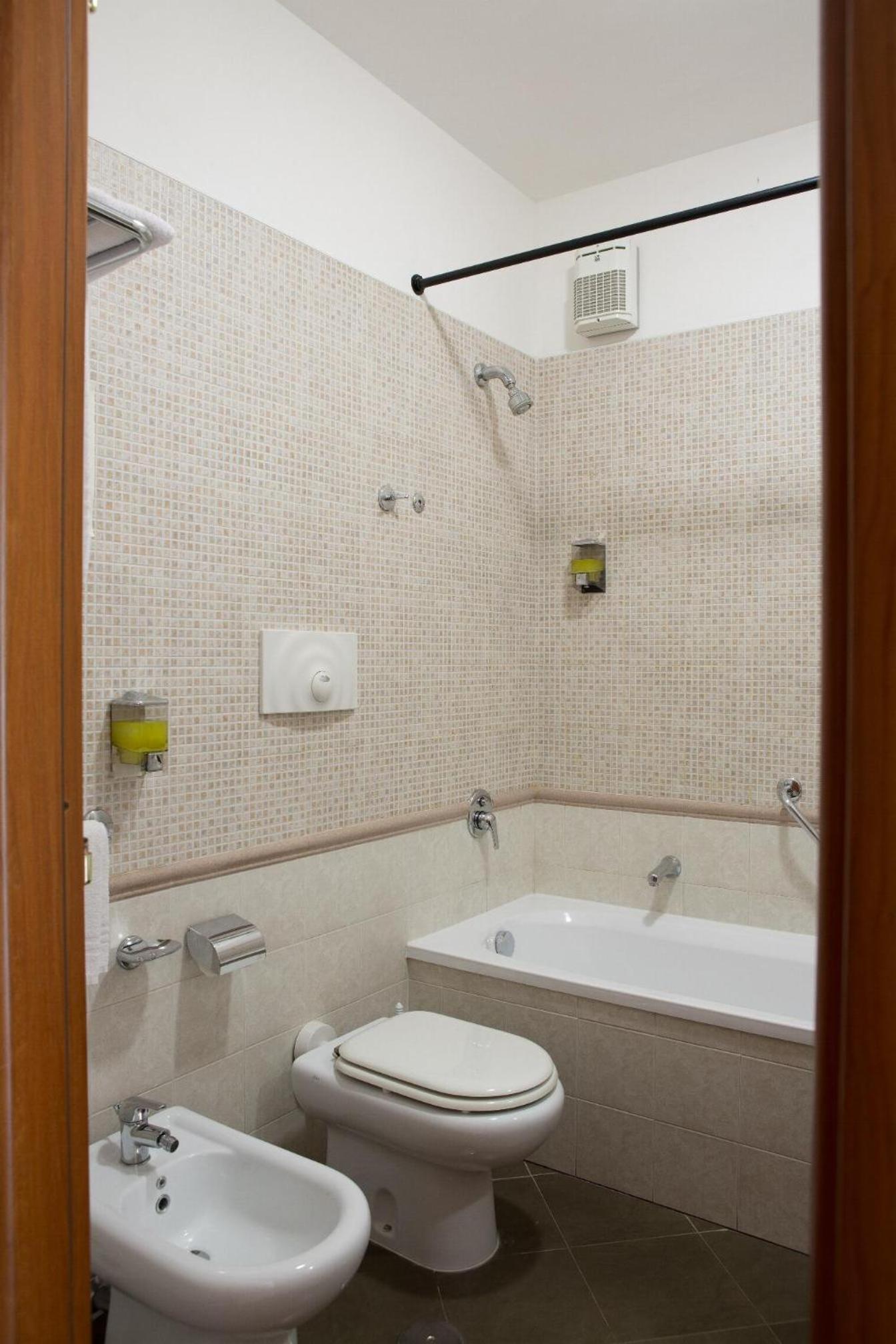 Double Room - Photo 2