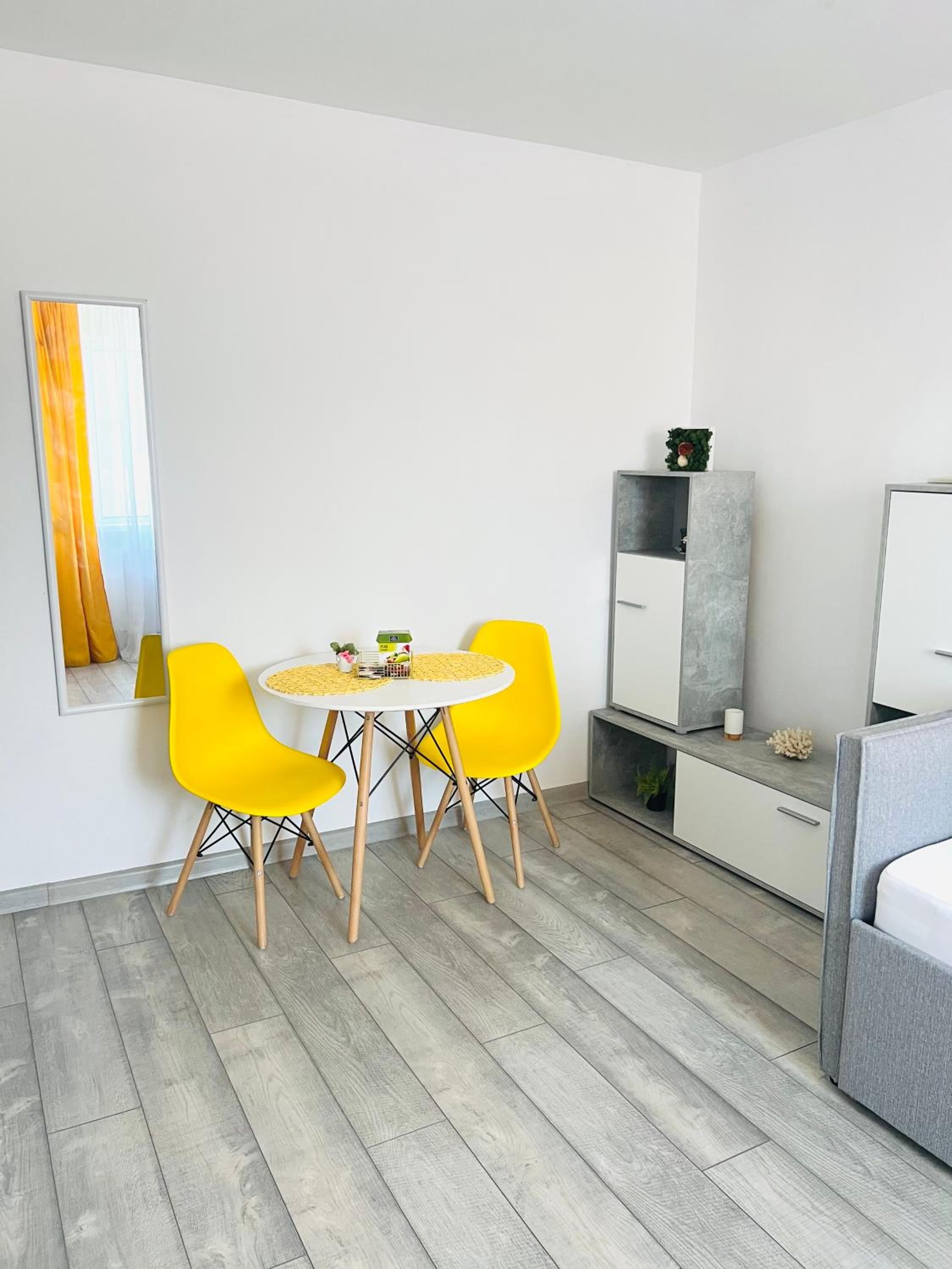 One-Bedroom Apartment - Photo 8
