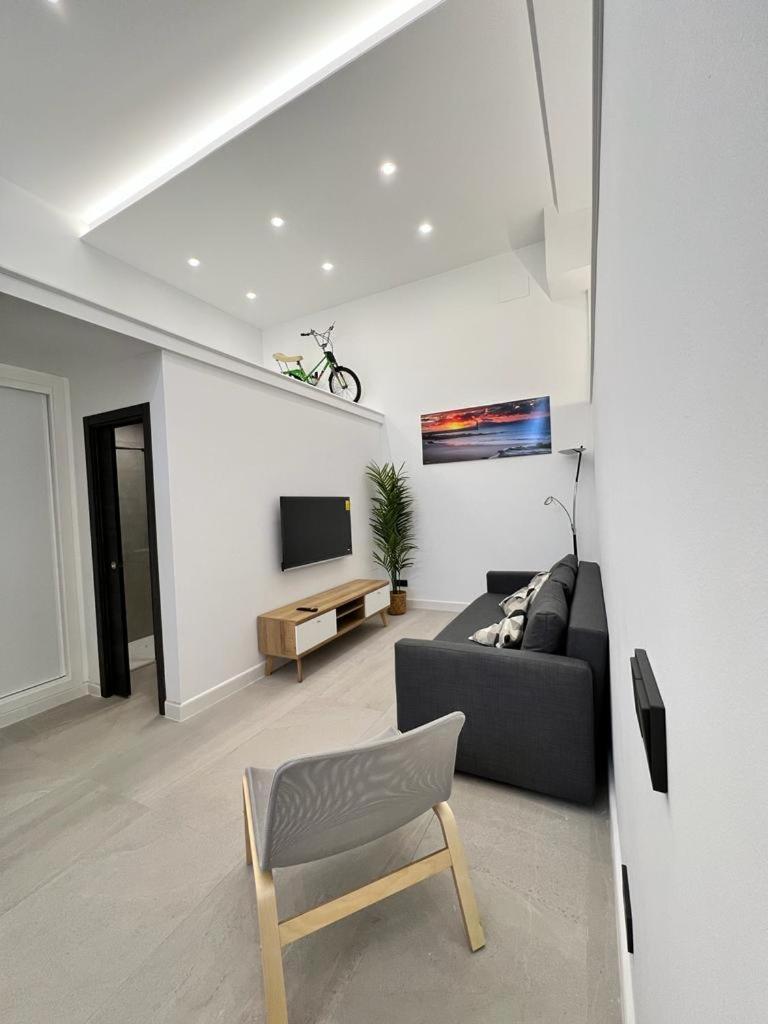 One-Bedroom Apartment photo 3