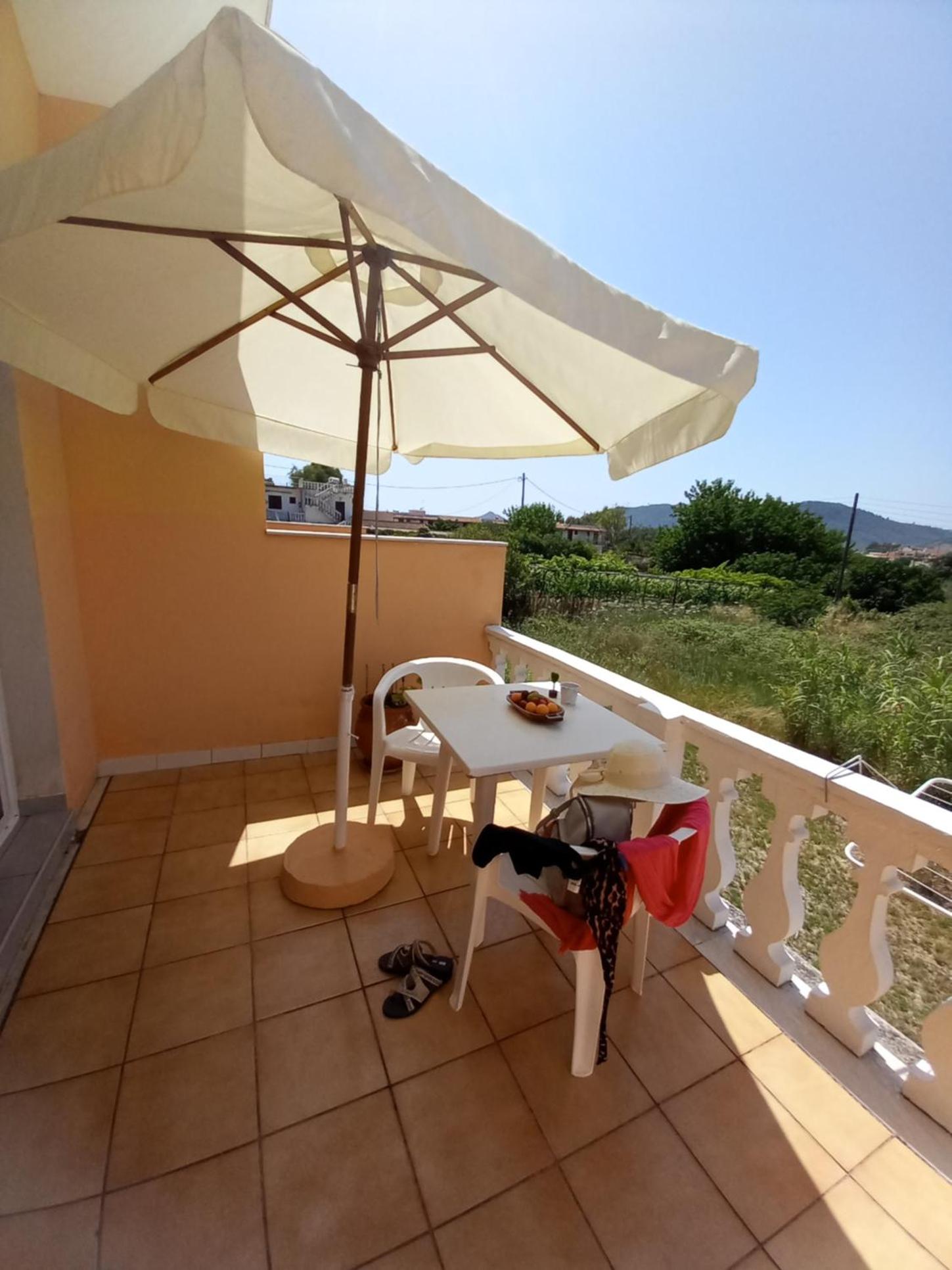 One-Bedroom House photo 3