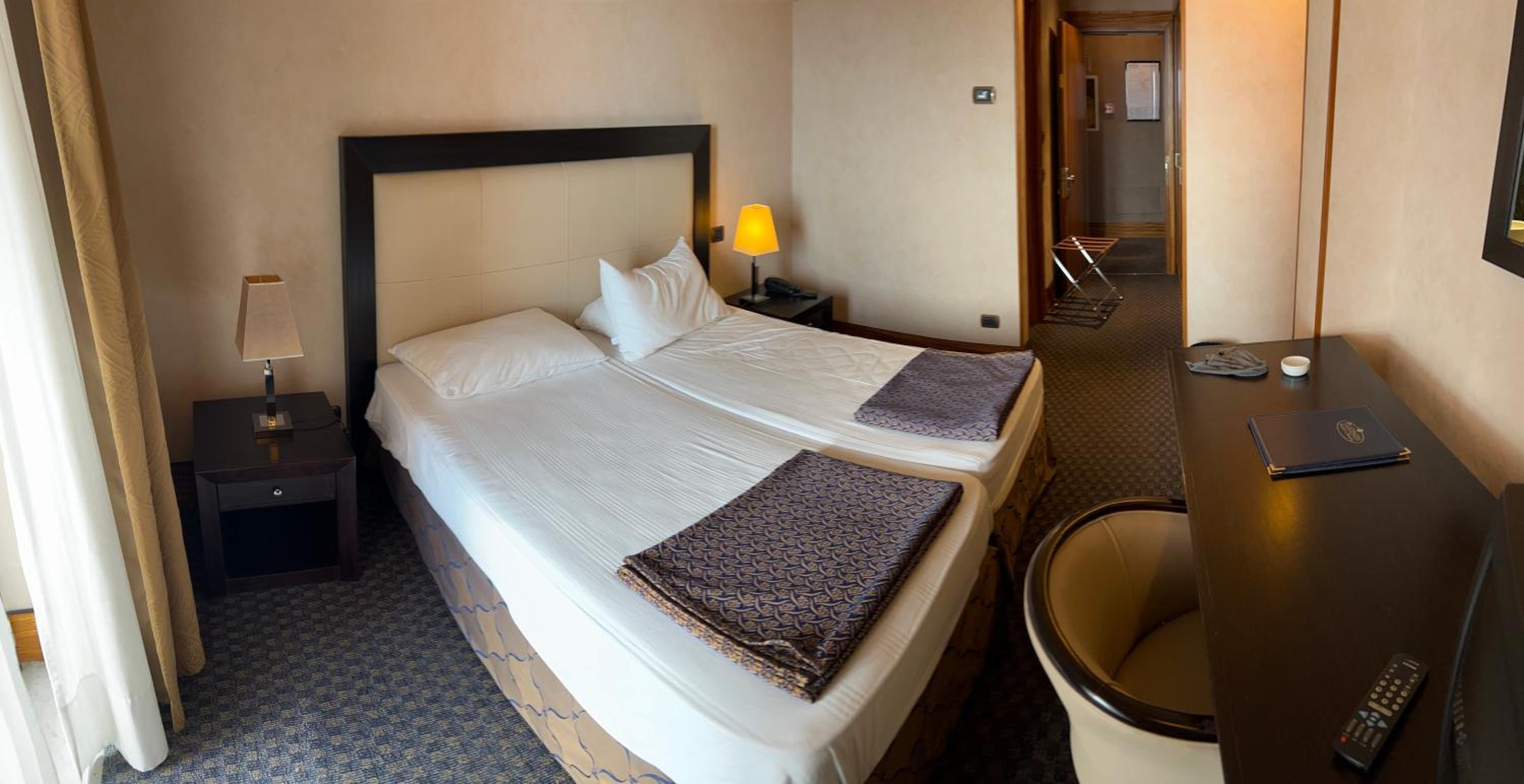 Deluxe Twin Room photo 2