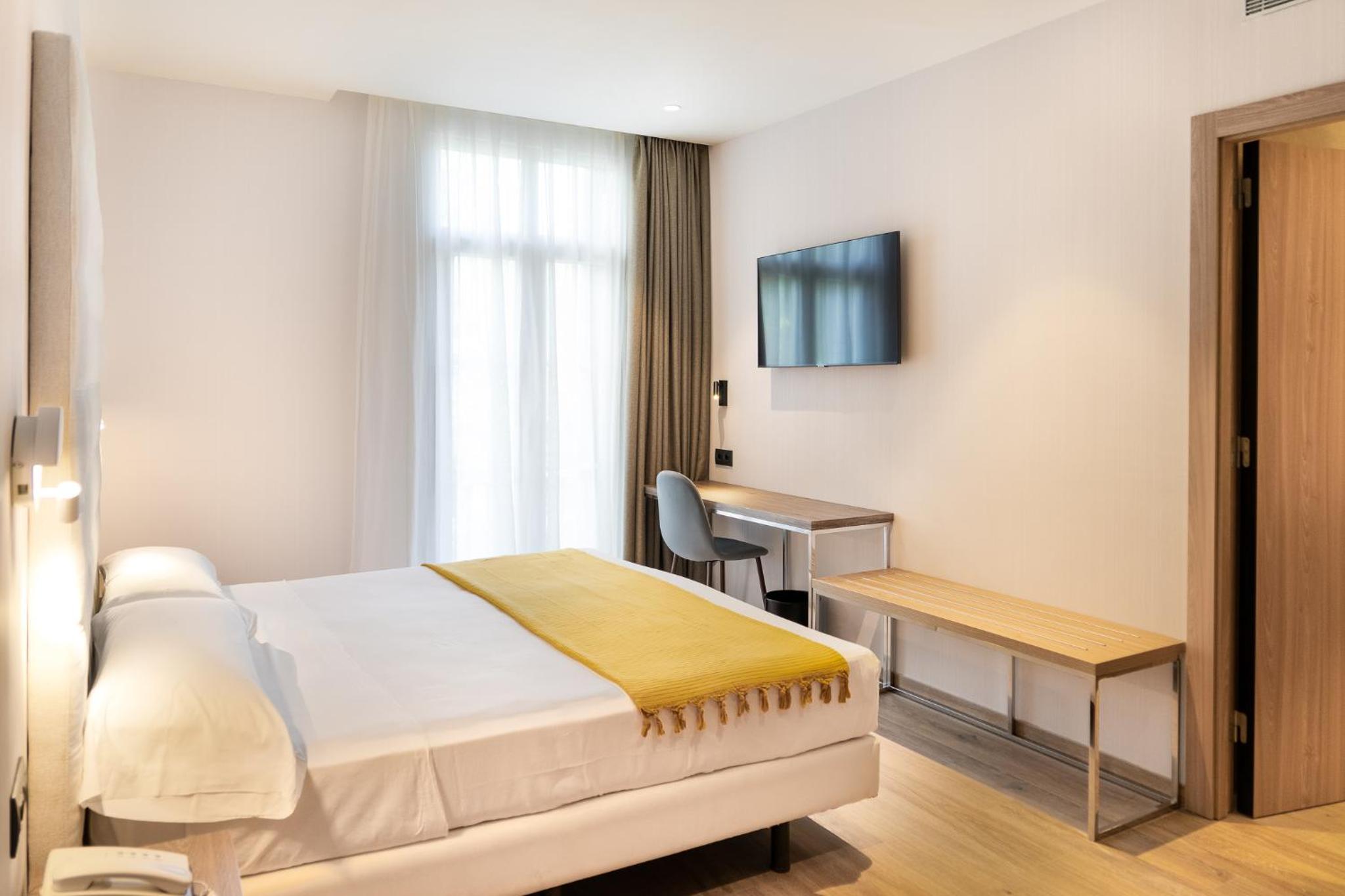 Double or Twin Room (1 or 2 adults) photo 3