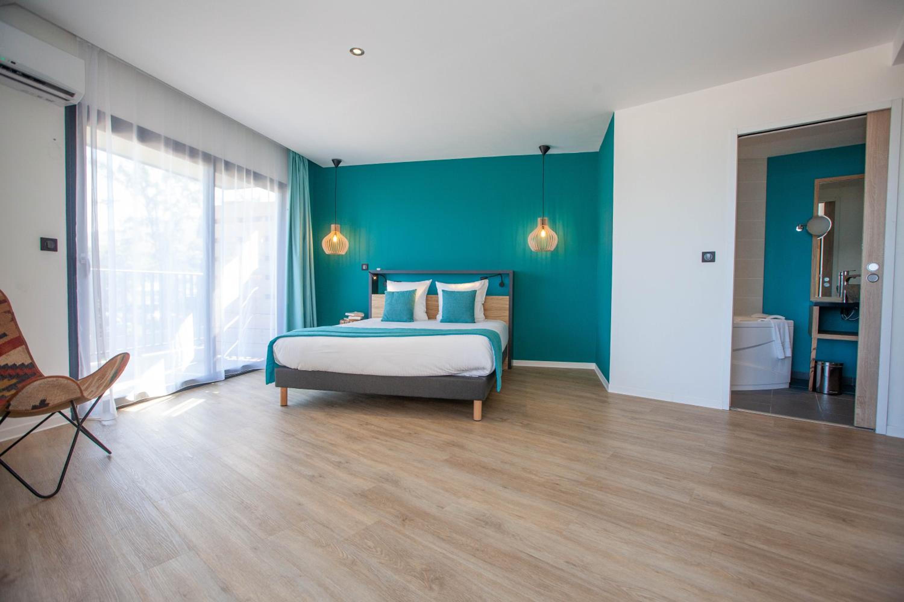 Three-Bedroom Apartment - Disability Access with Sea view