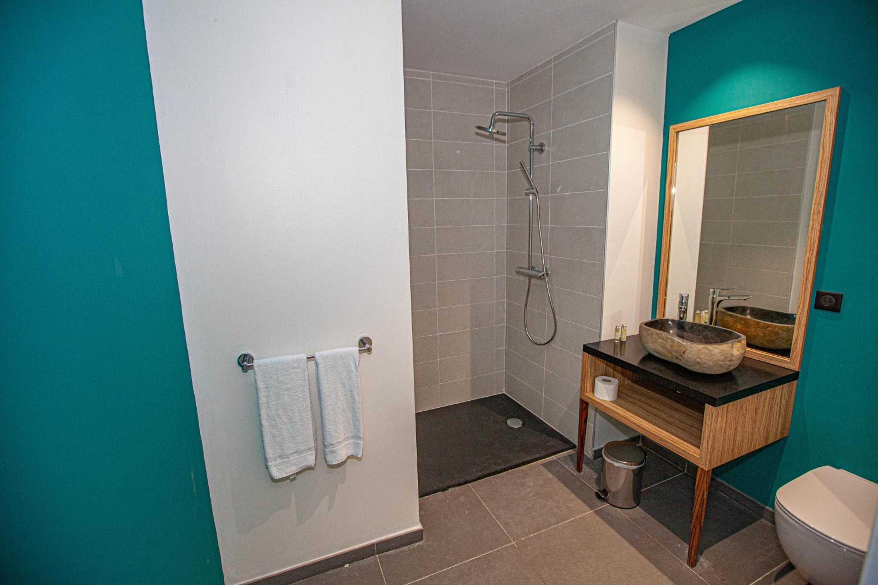 Three-Bedroom Apartment - Disability Access with Sea view