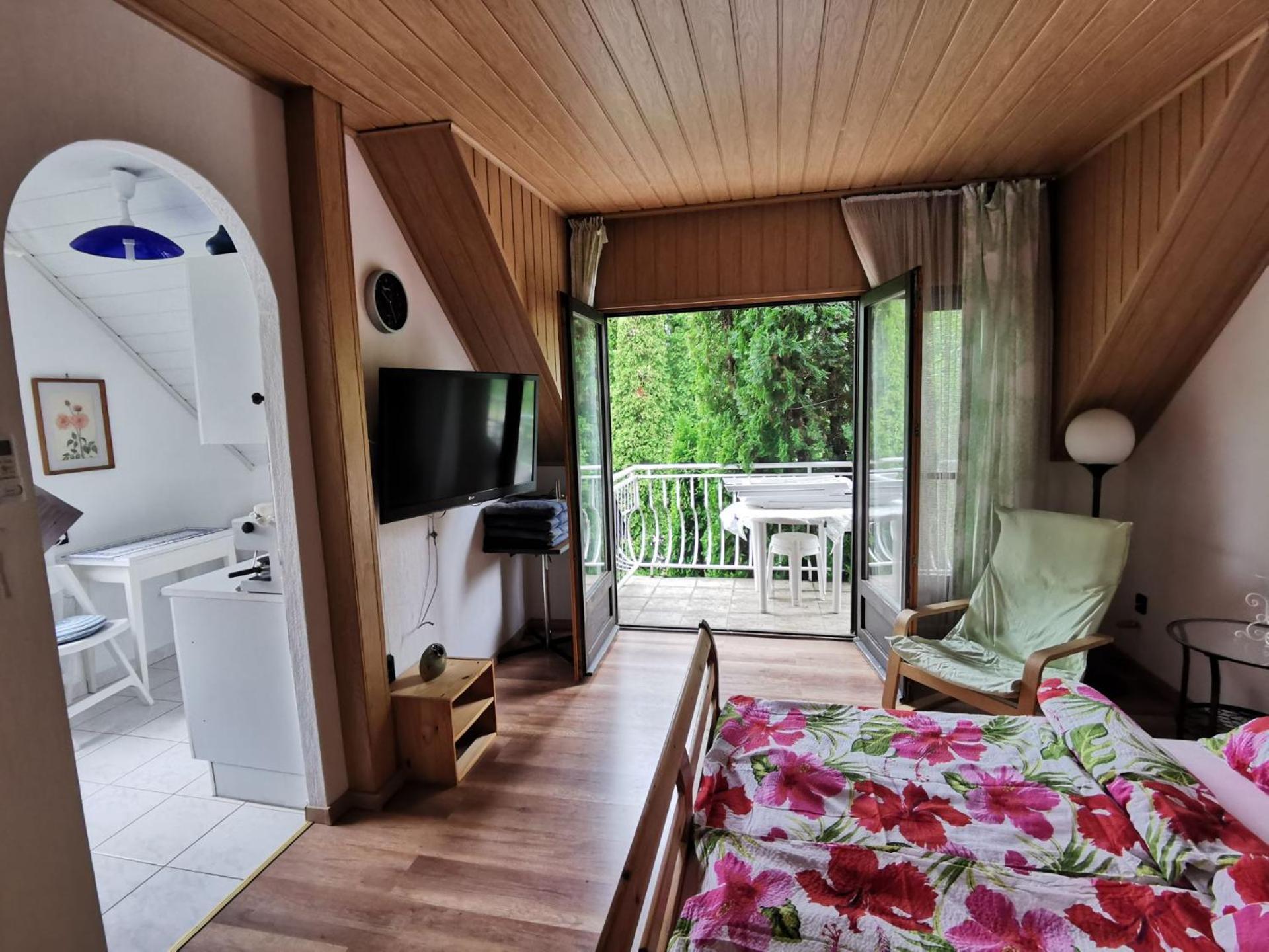 One-Bedroom Apartment - Photo 1