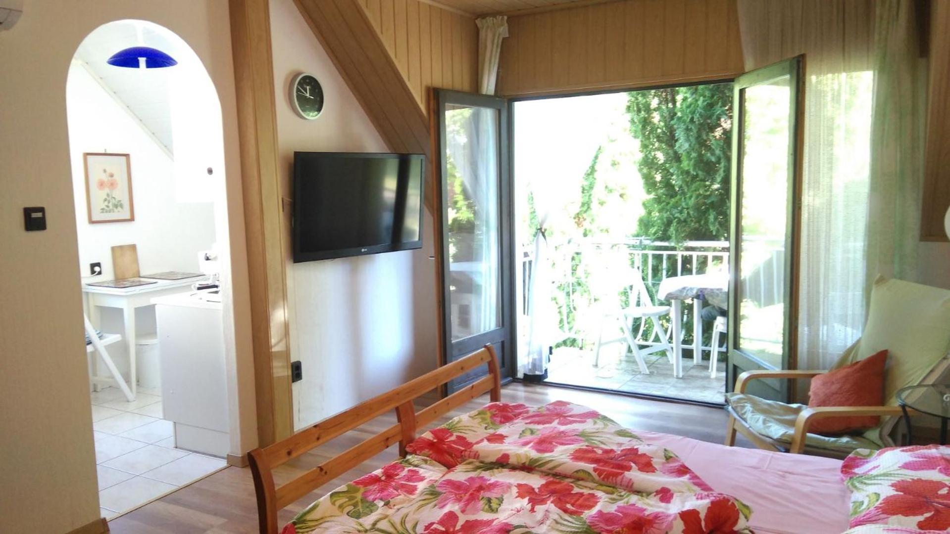 One-Bedroom Apartment - Photo 6
