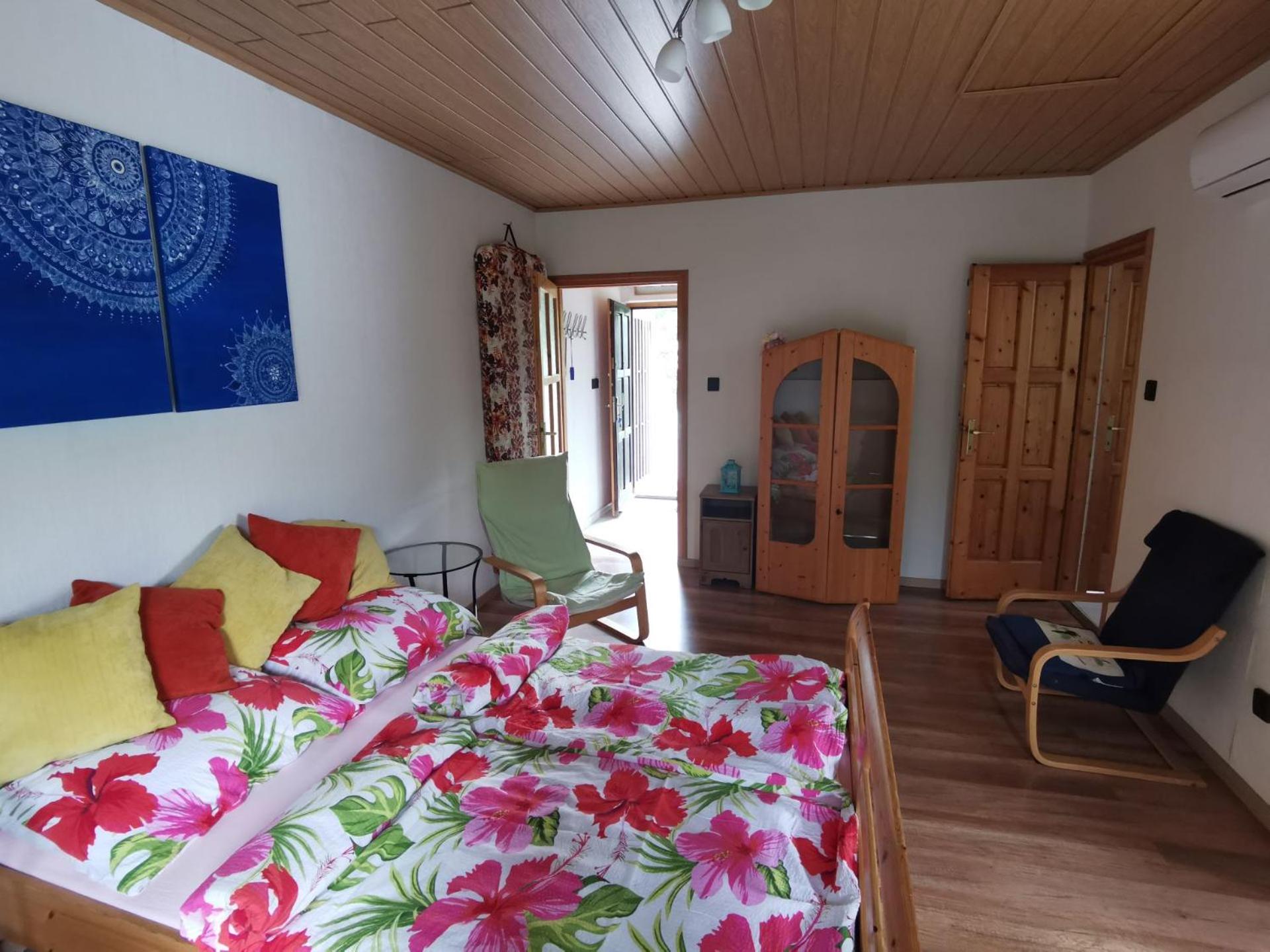 One-Bedroom Apartment - Photo 12