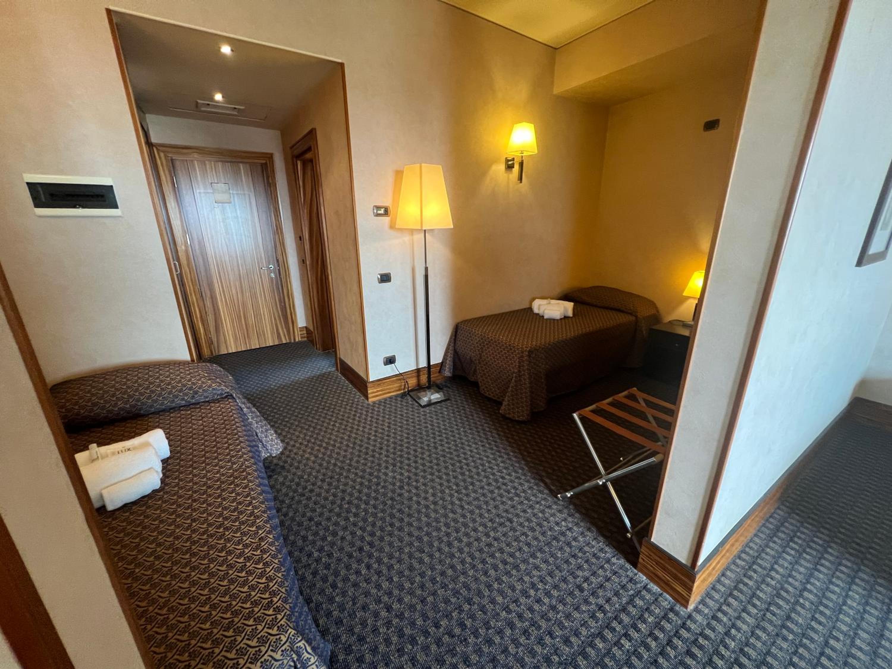Deluxe Quadruple Room photo 3