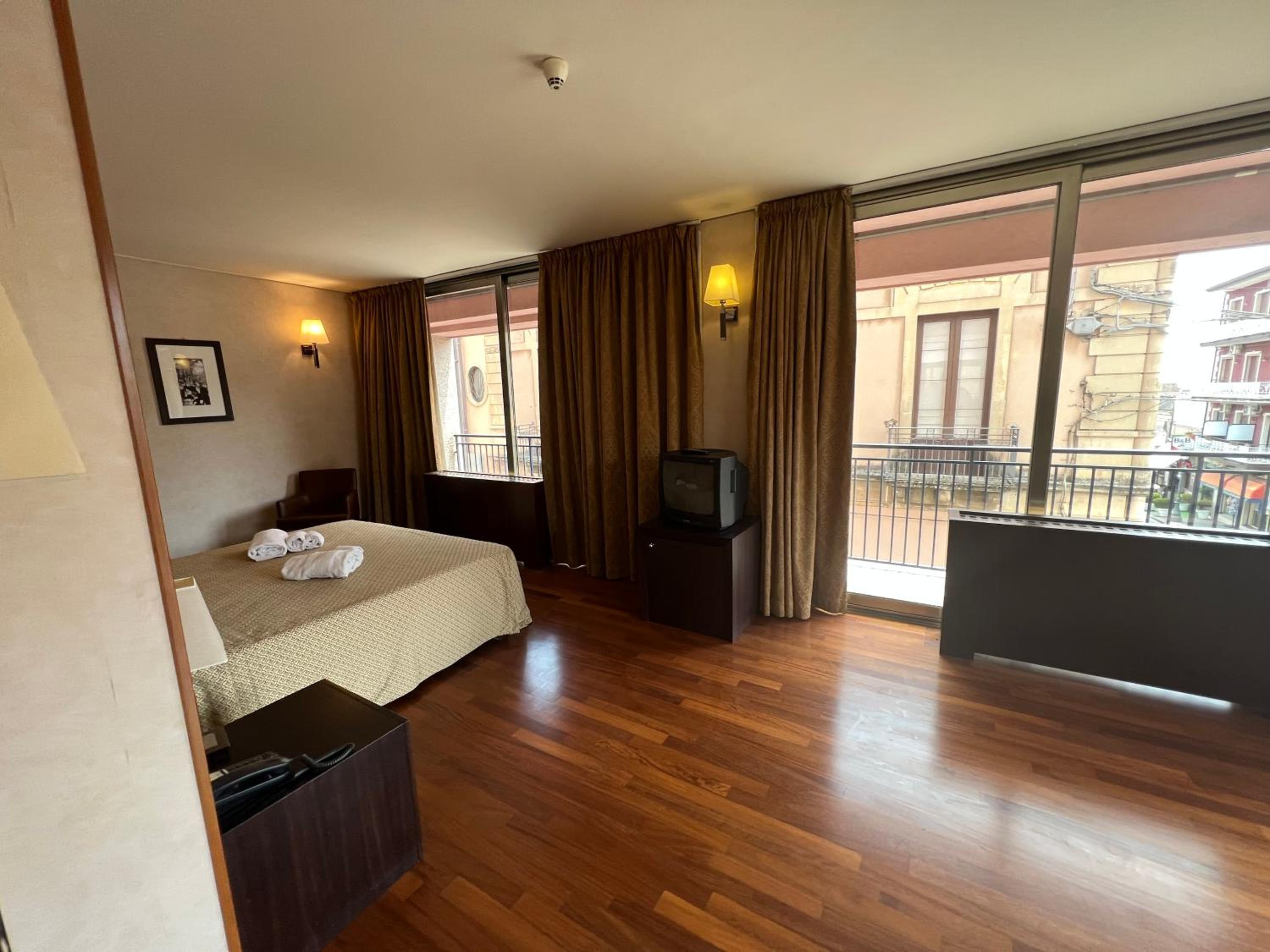 Deluxe Junior Suite photo 3