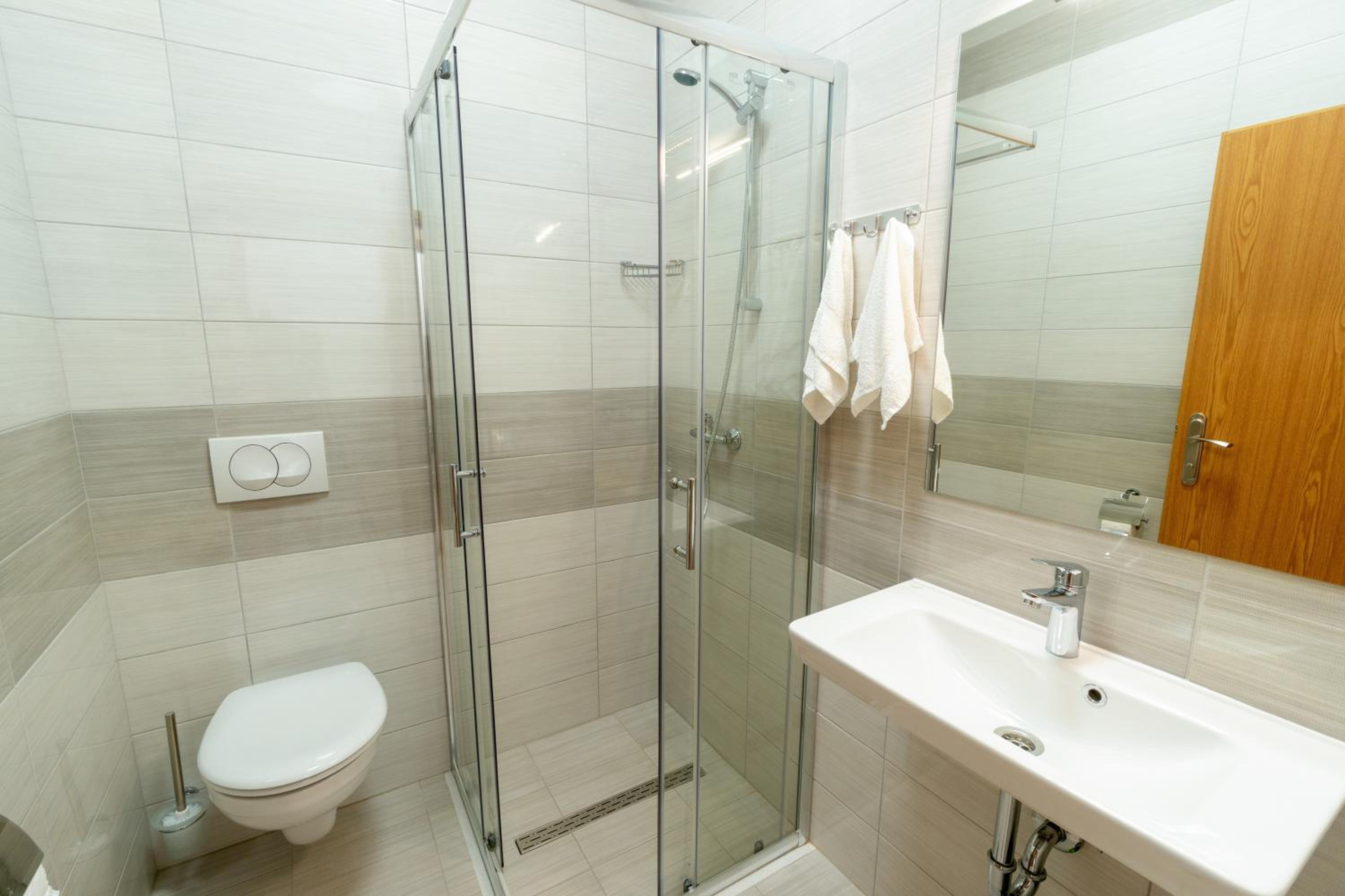 Apartment 8 photo 3