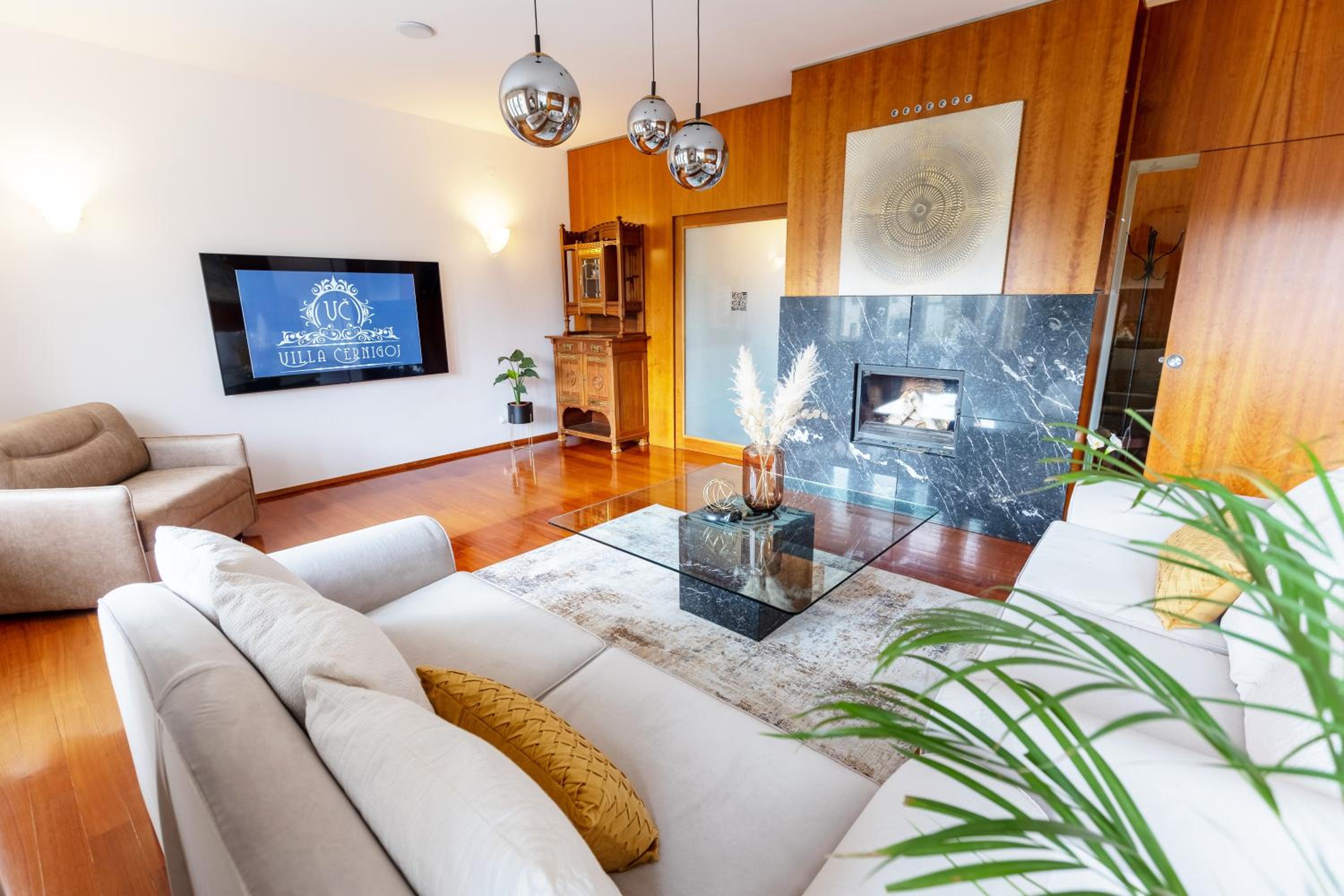 Two-Bedroom Apartment - Photo 44