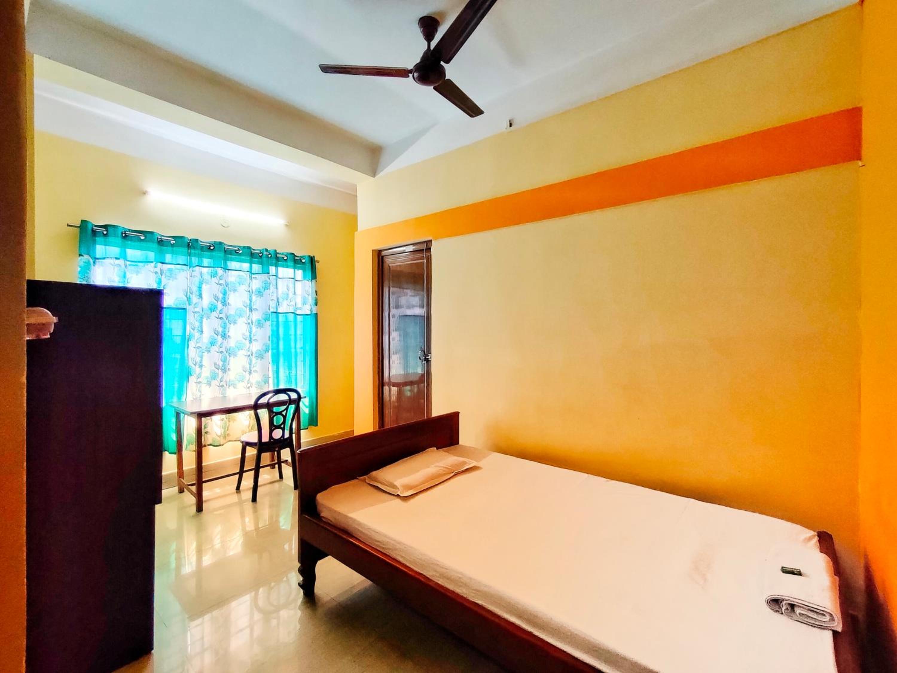 Budget Single Room - Photo 5