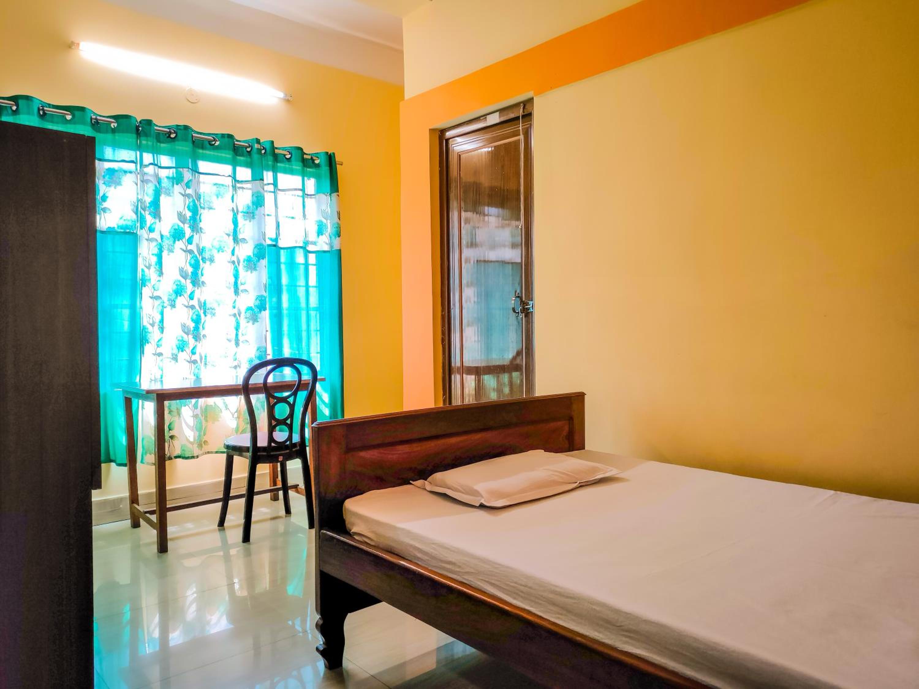 Budget Single Room - Photo 6