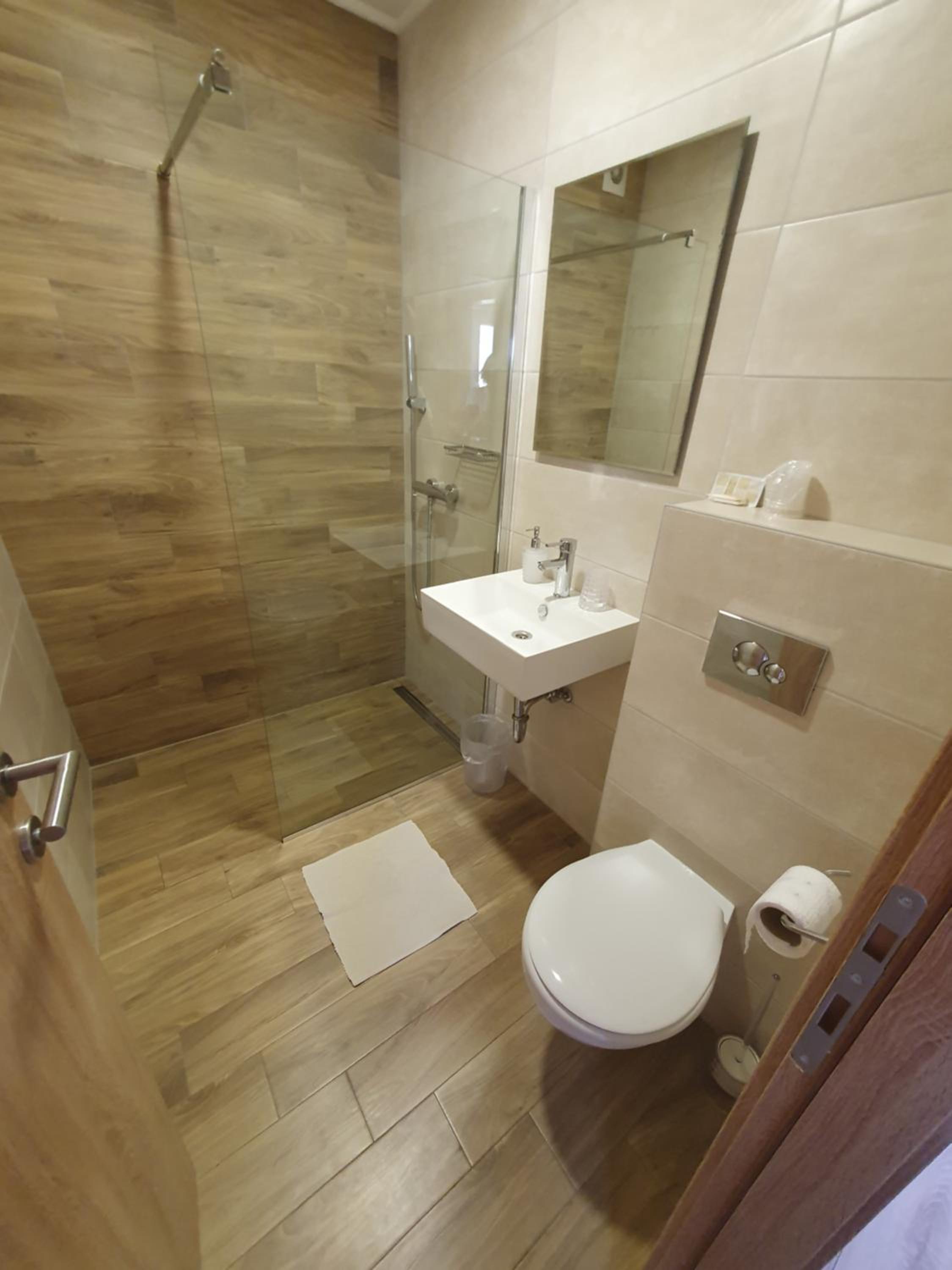 Deluxe Double Room with Balcony photo 2