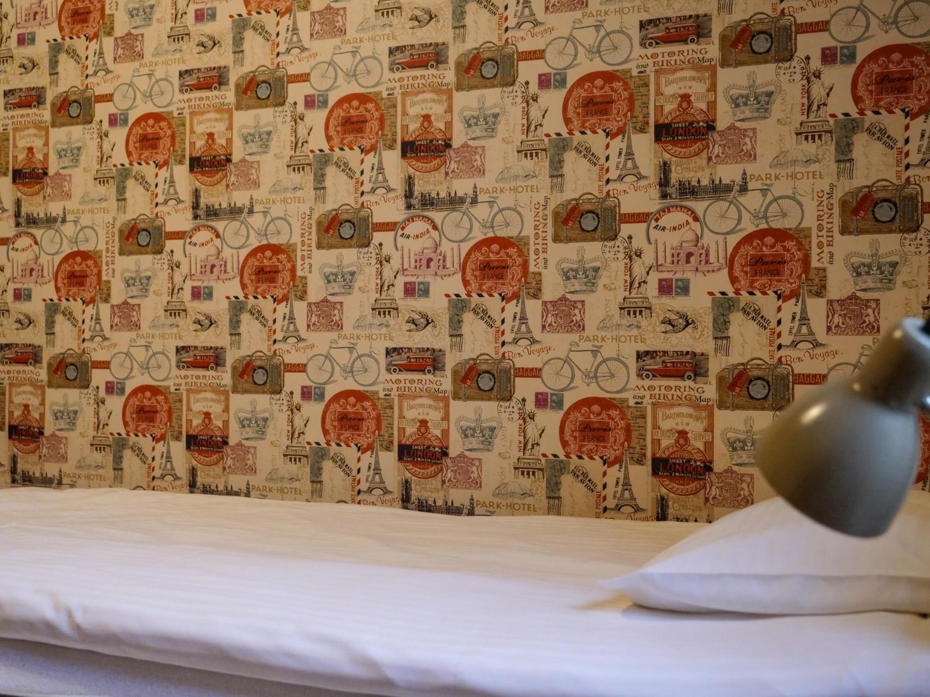 Basic Triple Room with Shared Bathroom photo 2