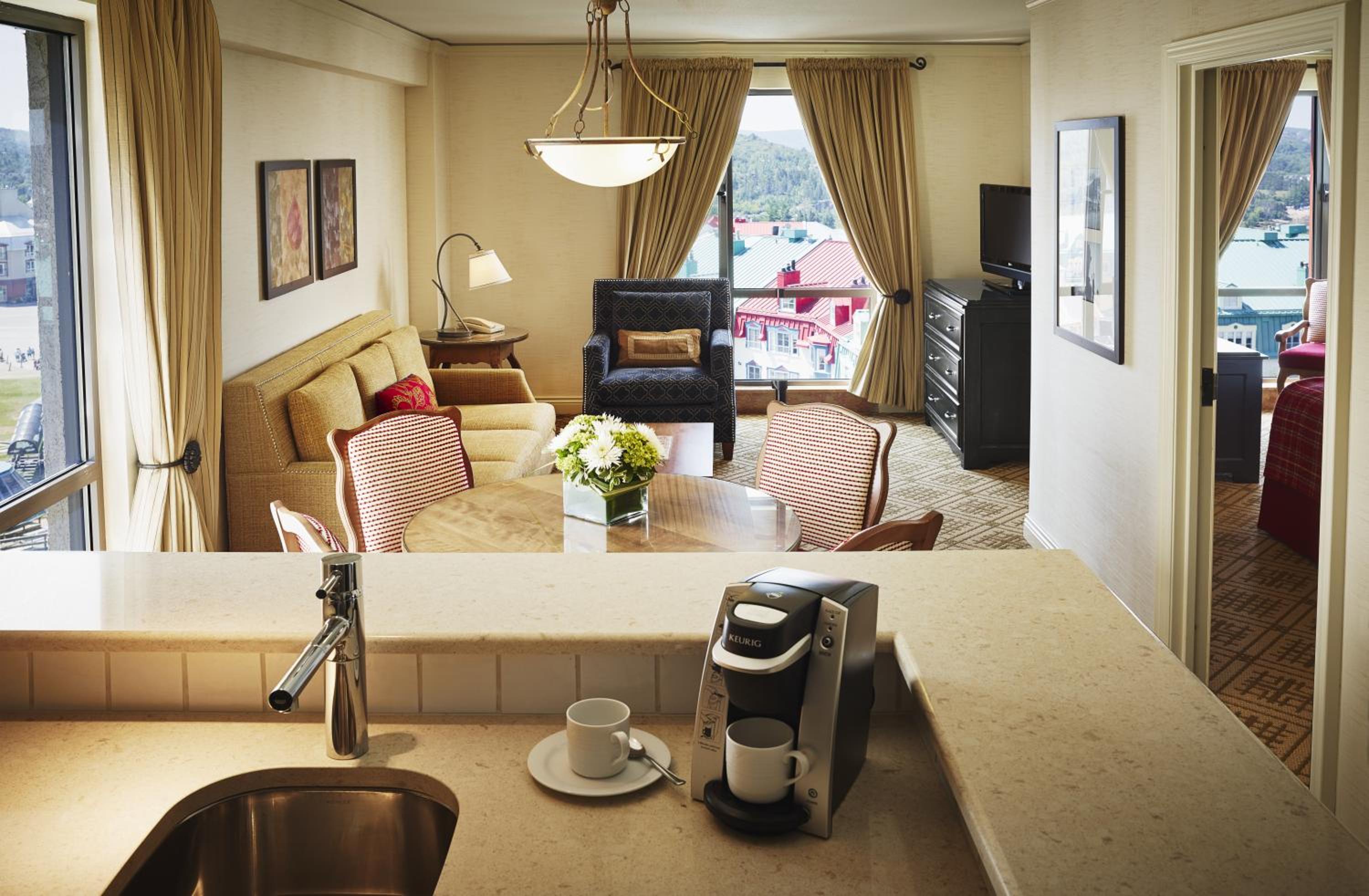 One-Bedroom Queen Residence With Sofa Bed - Photo 1