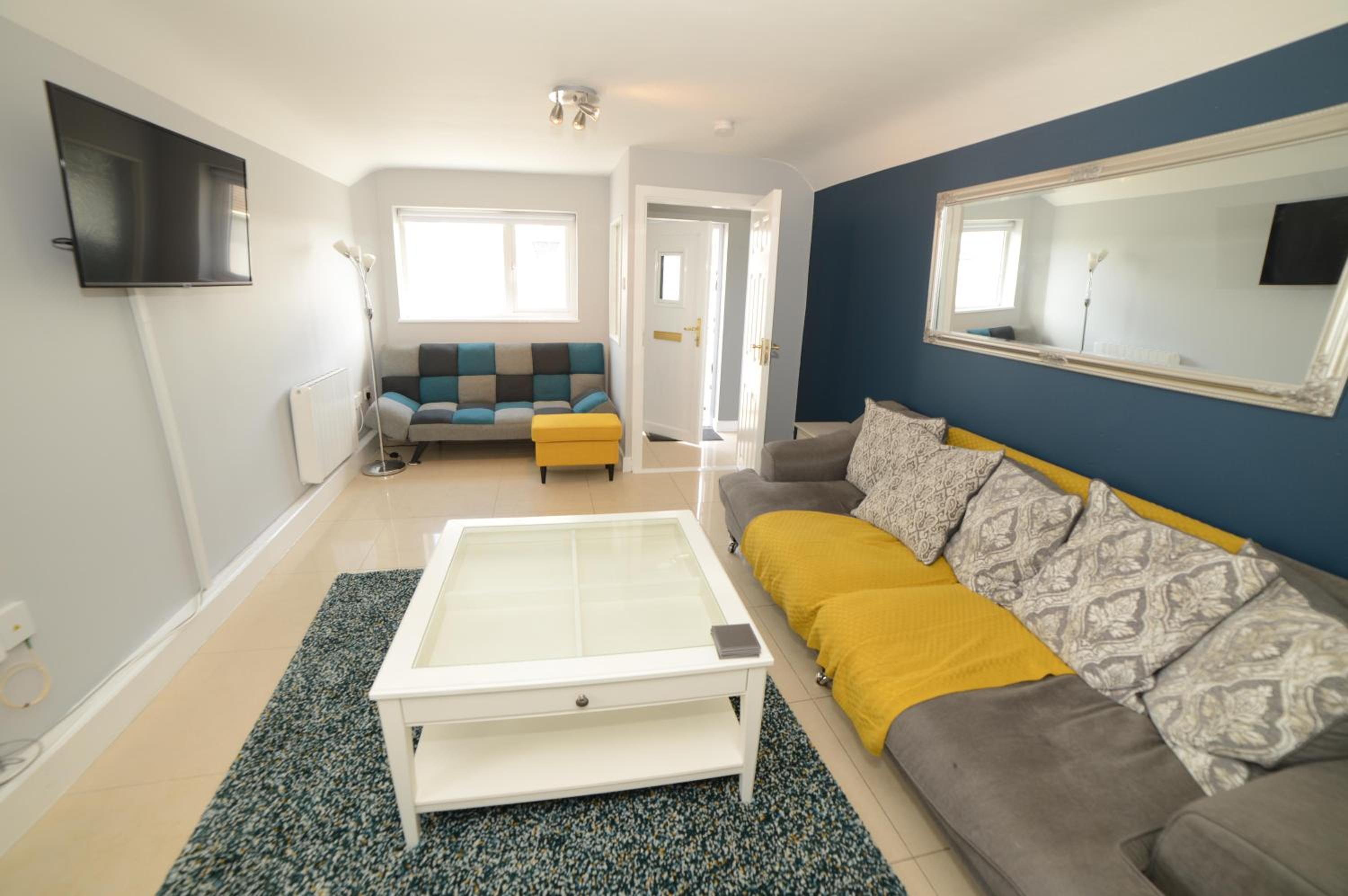 Three-Bedroom House photo 3