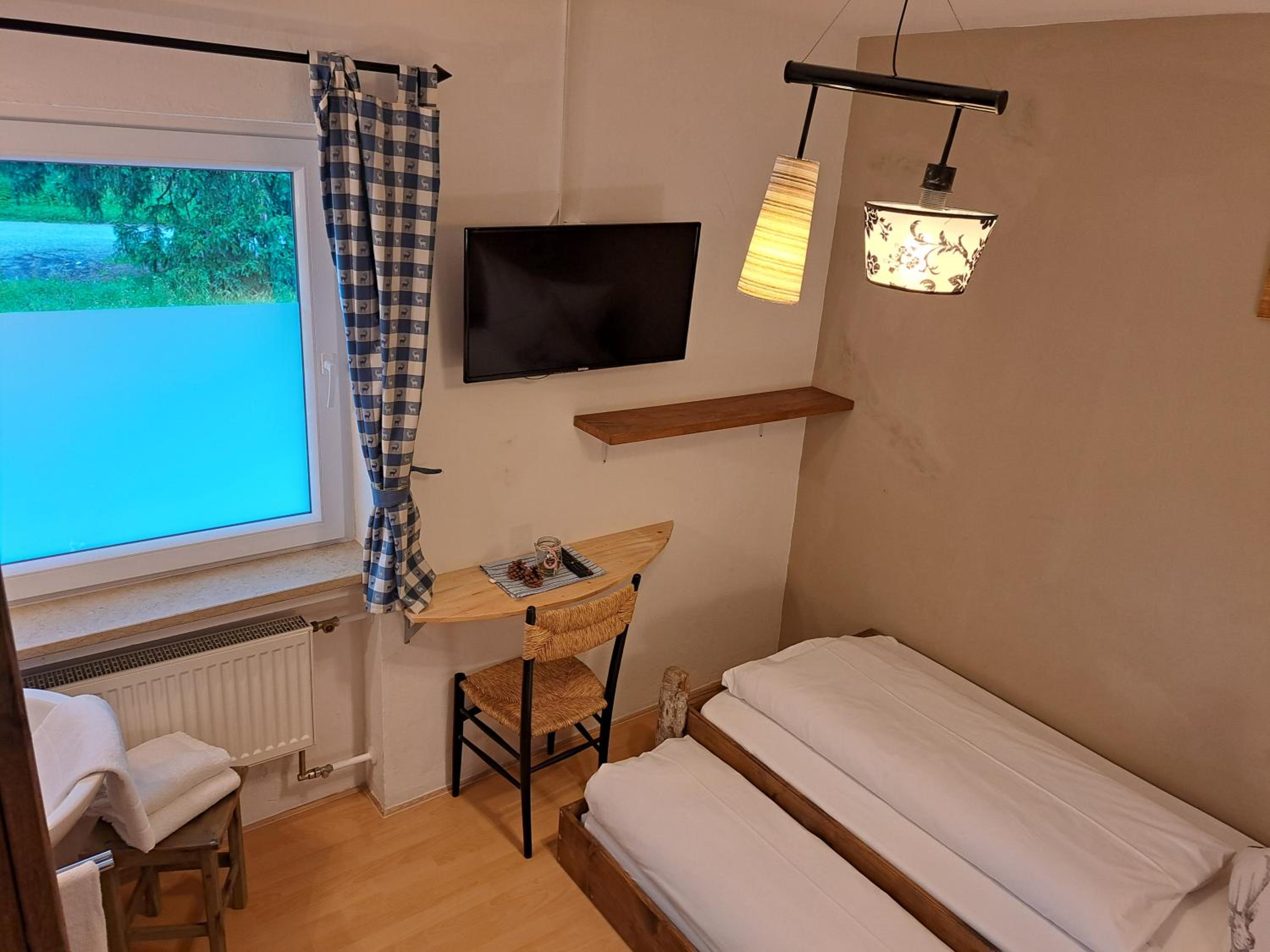 Single Room with Shared Bathroom photo 2